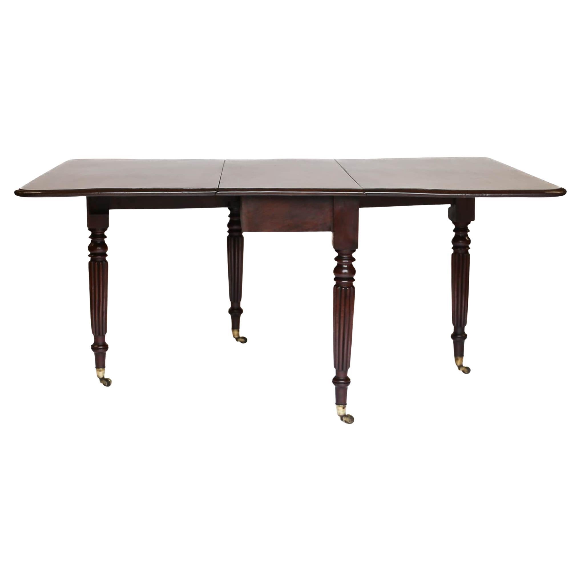 C19th Mahogany Reeded Leg Drop leaf Dining table For Sale