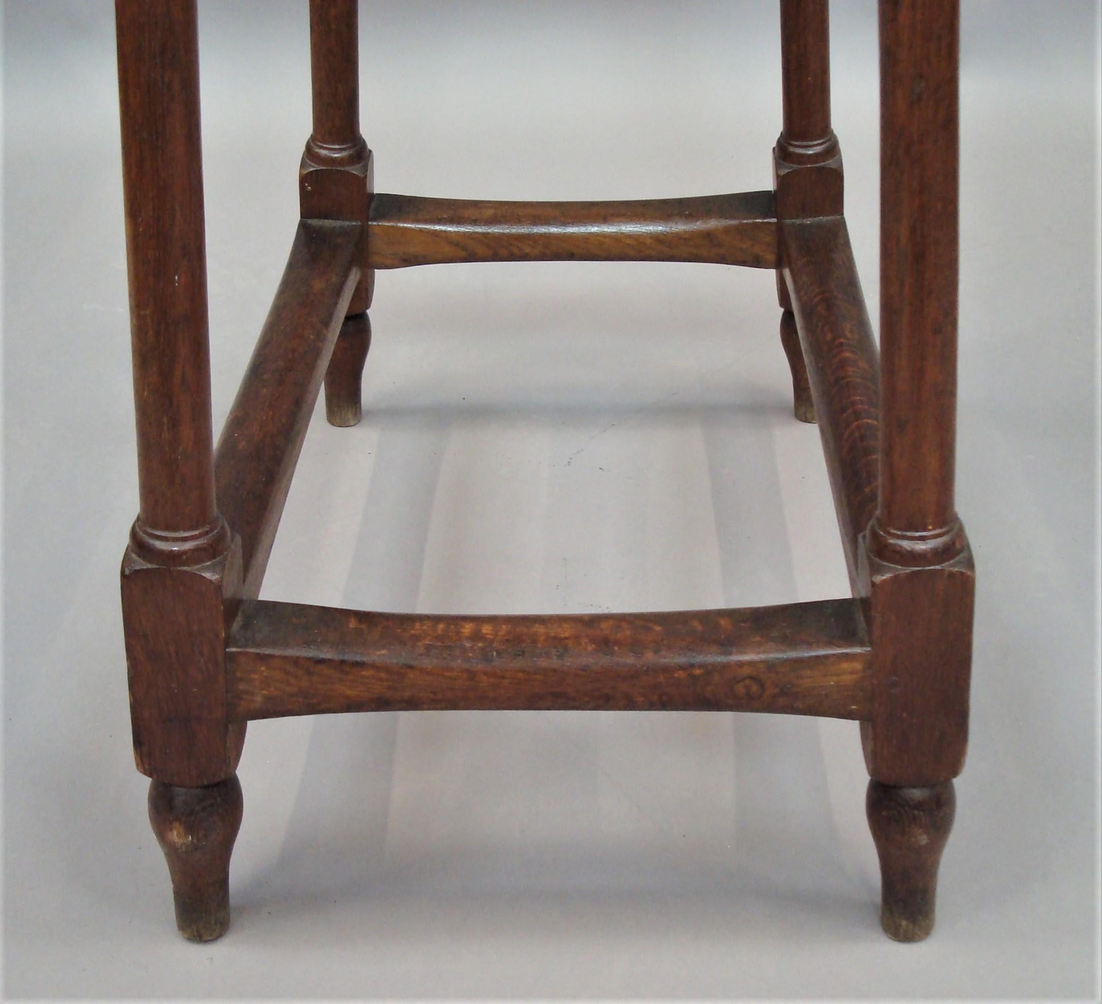 19th Century Pair of Oak Tables/Stands im Angebot 6