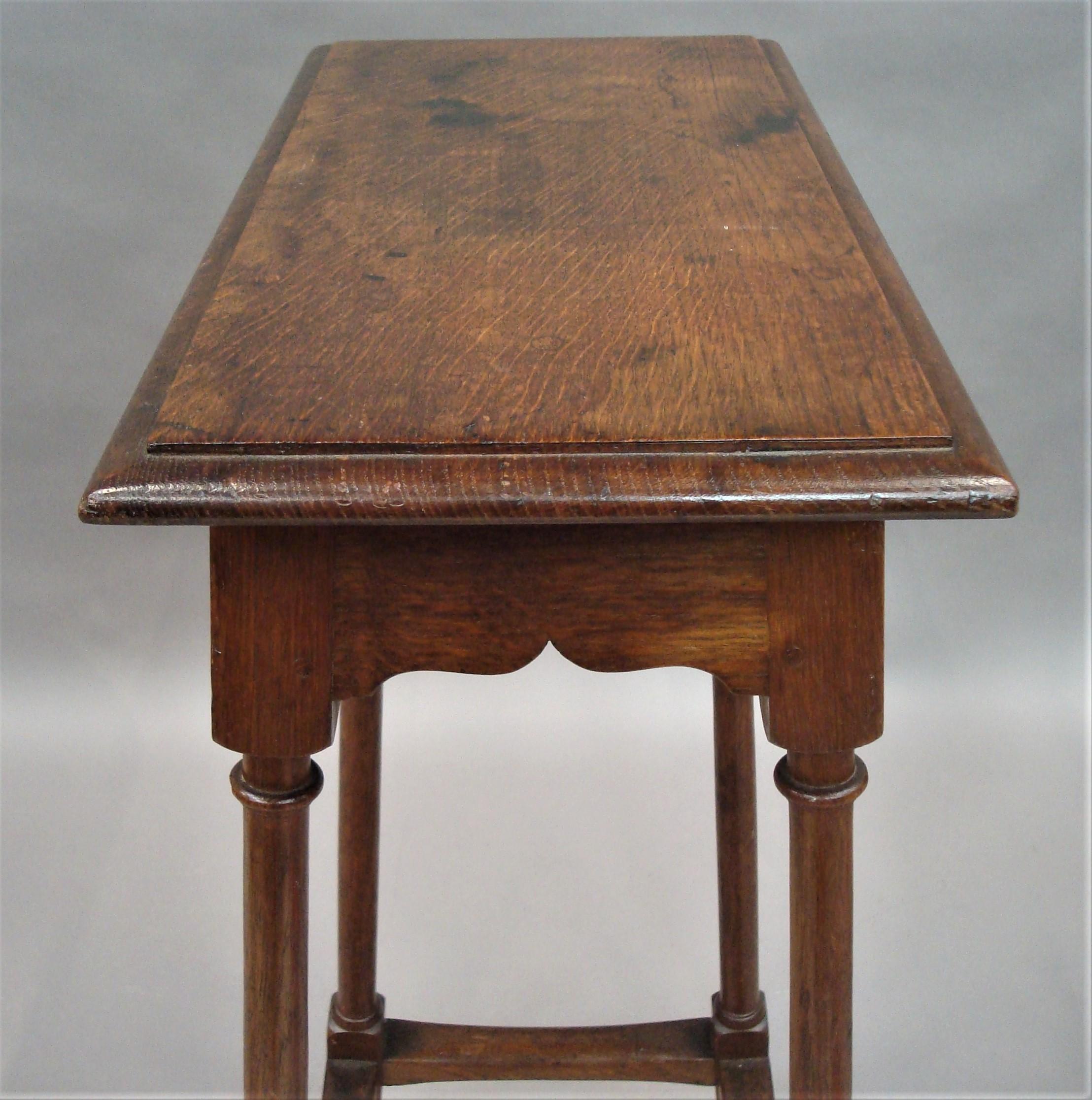 19th Century Pair of Oak Tables/Stands (19. Jahrhundert) im Angebot