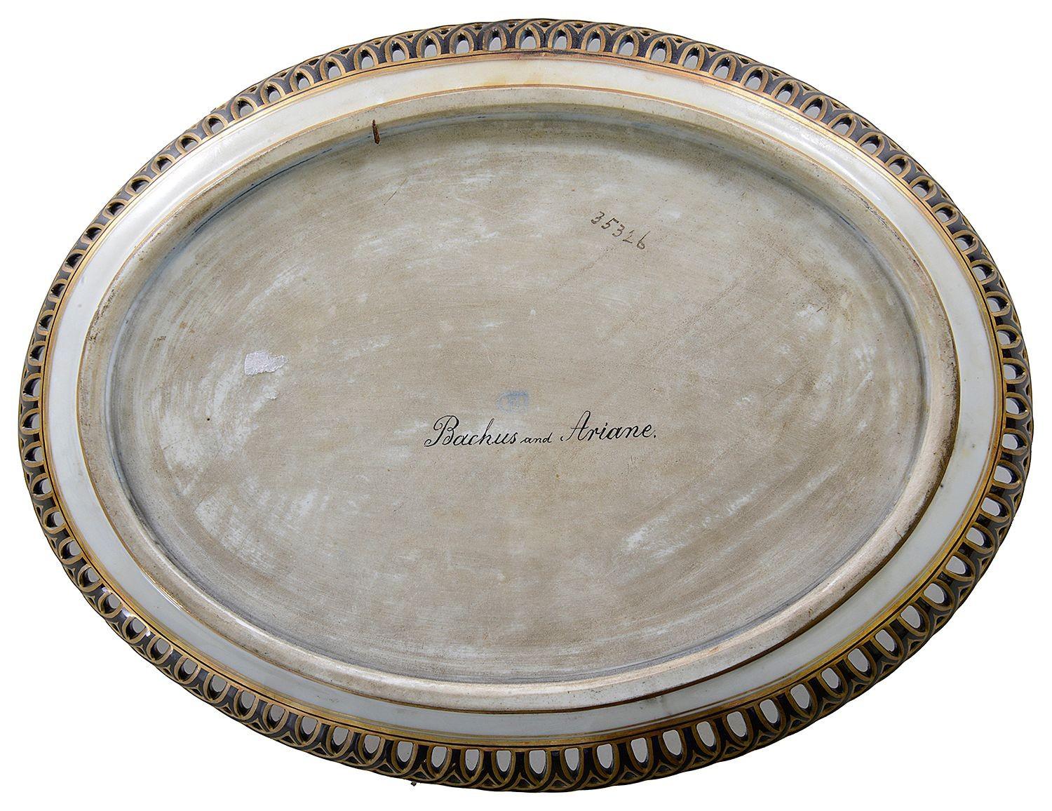 Porcelaine Chargeur viennois du XIXe siècle, représentant Bachus et Ariane. en vente
