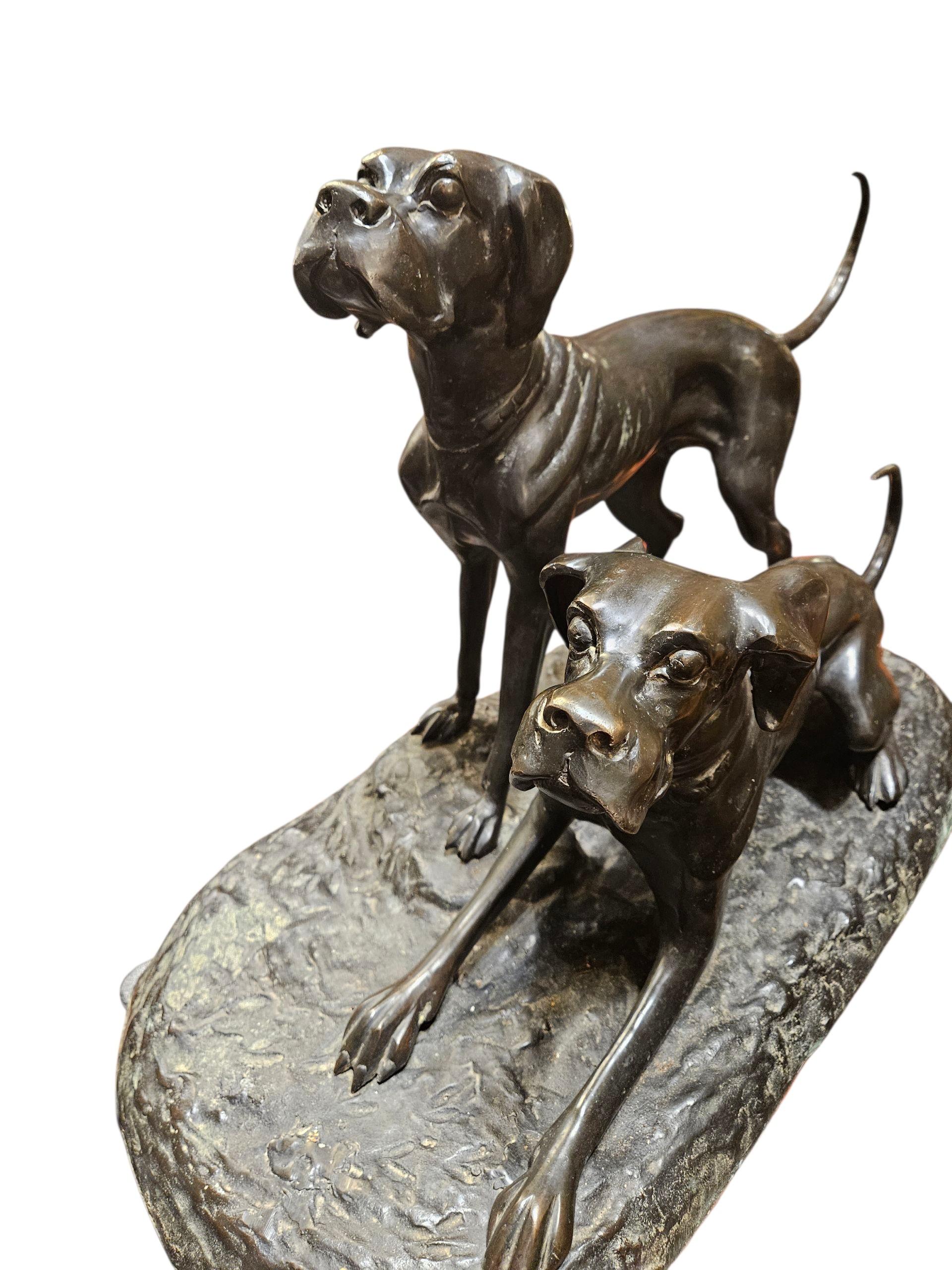 Moderne Sculpture en bronze du 20e siècle représentant un couple de chiens, peut-être par Jules Moigniez en vente