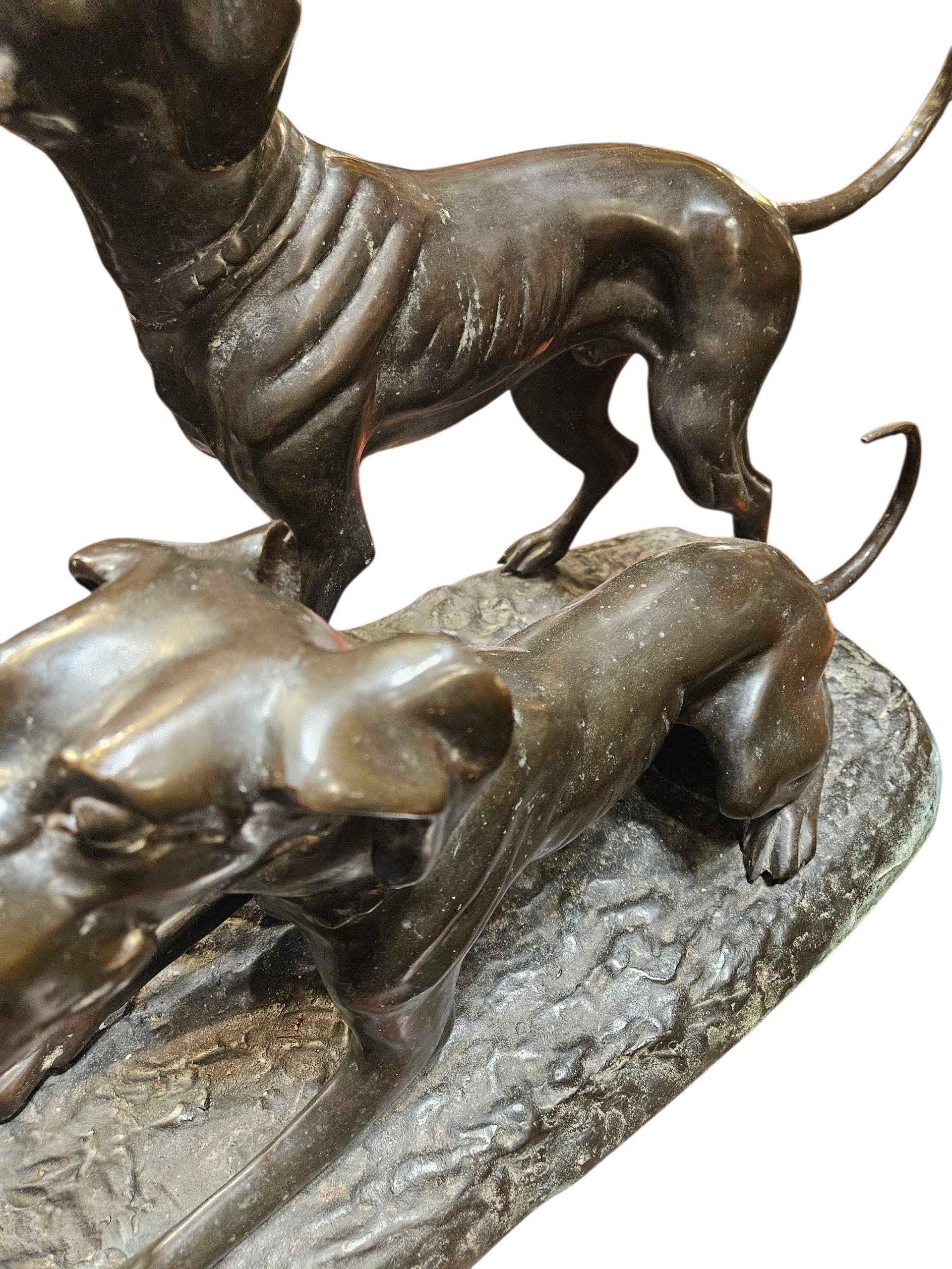 Inconnu Sculpture en bronze du 20e siècle représentant un couple de chiens, peut-être par Jules Moigniez en vente