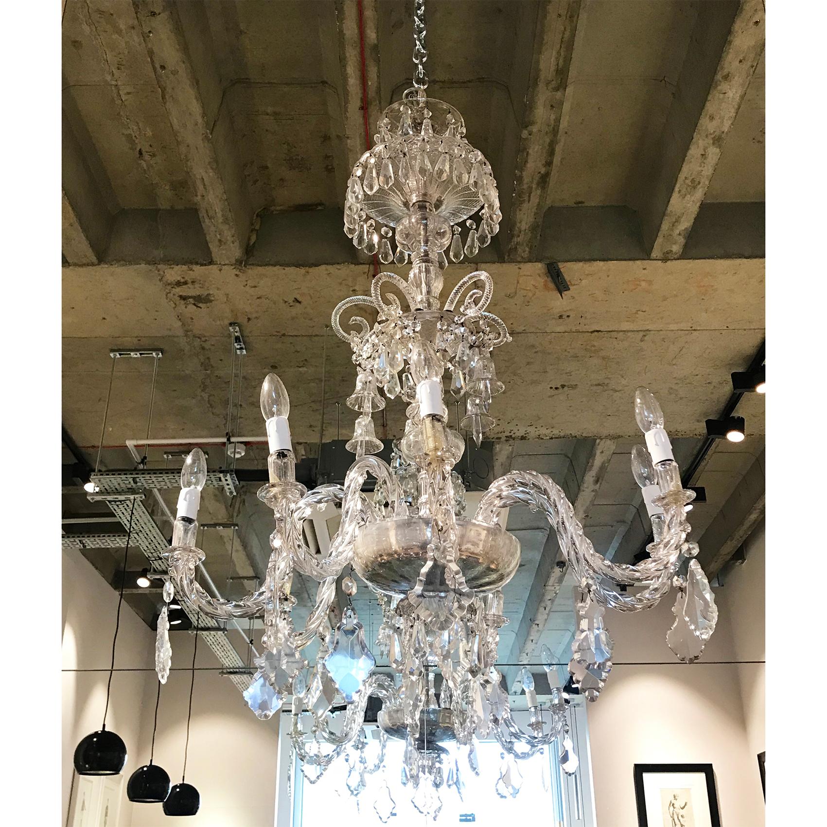 1910s Murano glass chandelier. This elegant piece was produced by Italian specialists and features 8 arms with finely cut crystal detailing around the three tiers.

70Dia x 110H cm