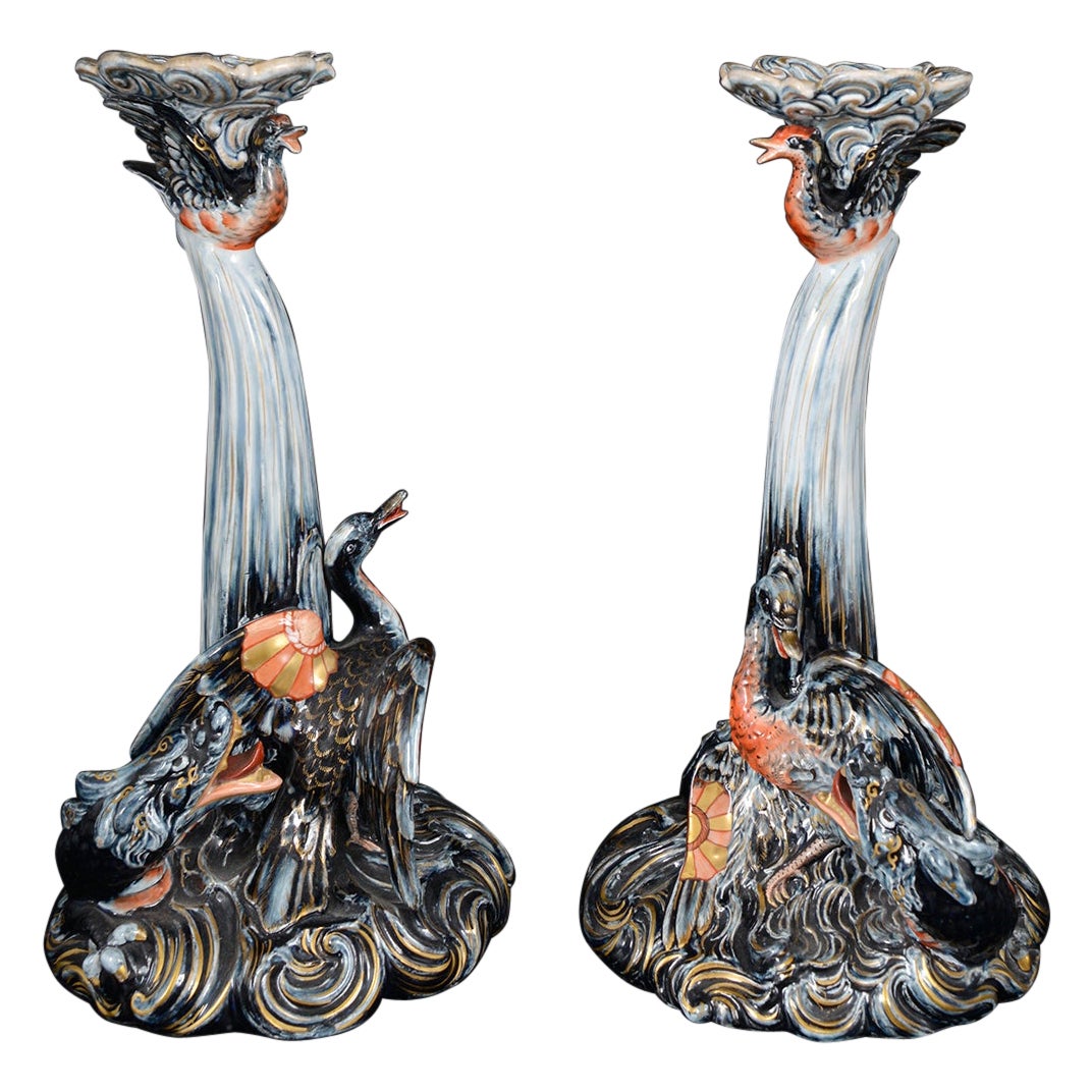 Coppia di candelieri in ceramica francese Keller & Guerin Lunéville Saint Clement del 20° secolo in vendita