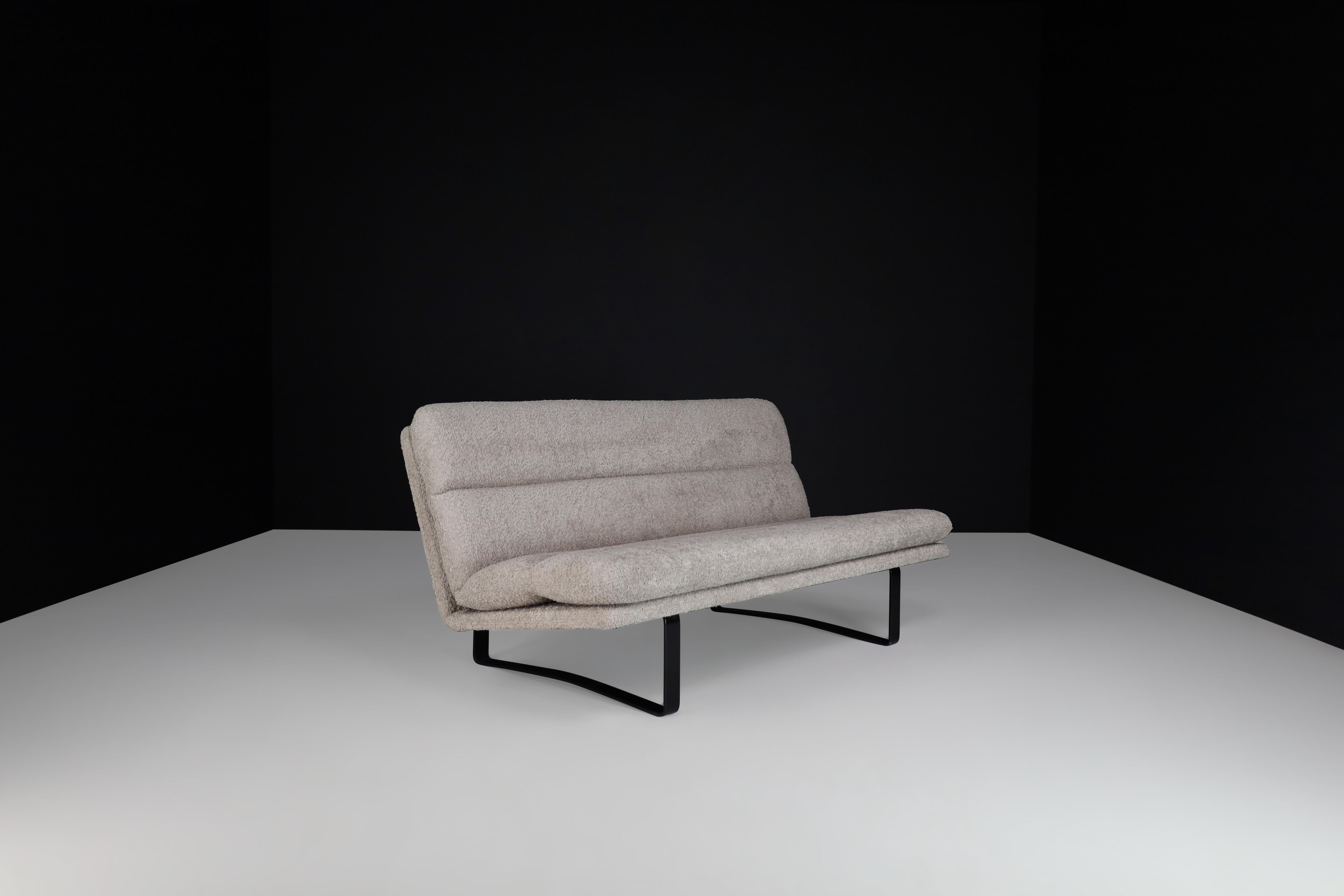C684 Sofa von Kho Liang Ie für Artifort in Bouclé-Polsterung The Netherlands 1968 (20. Jahrhundert) im Angebot