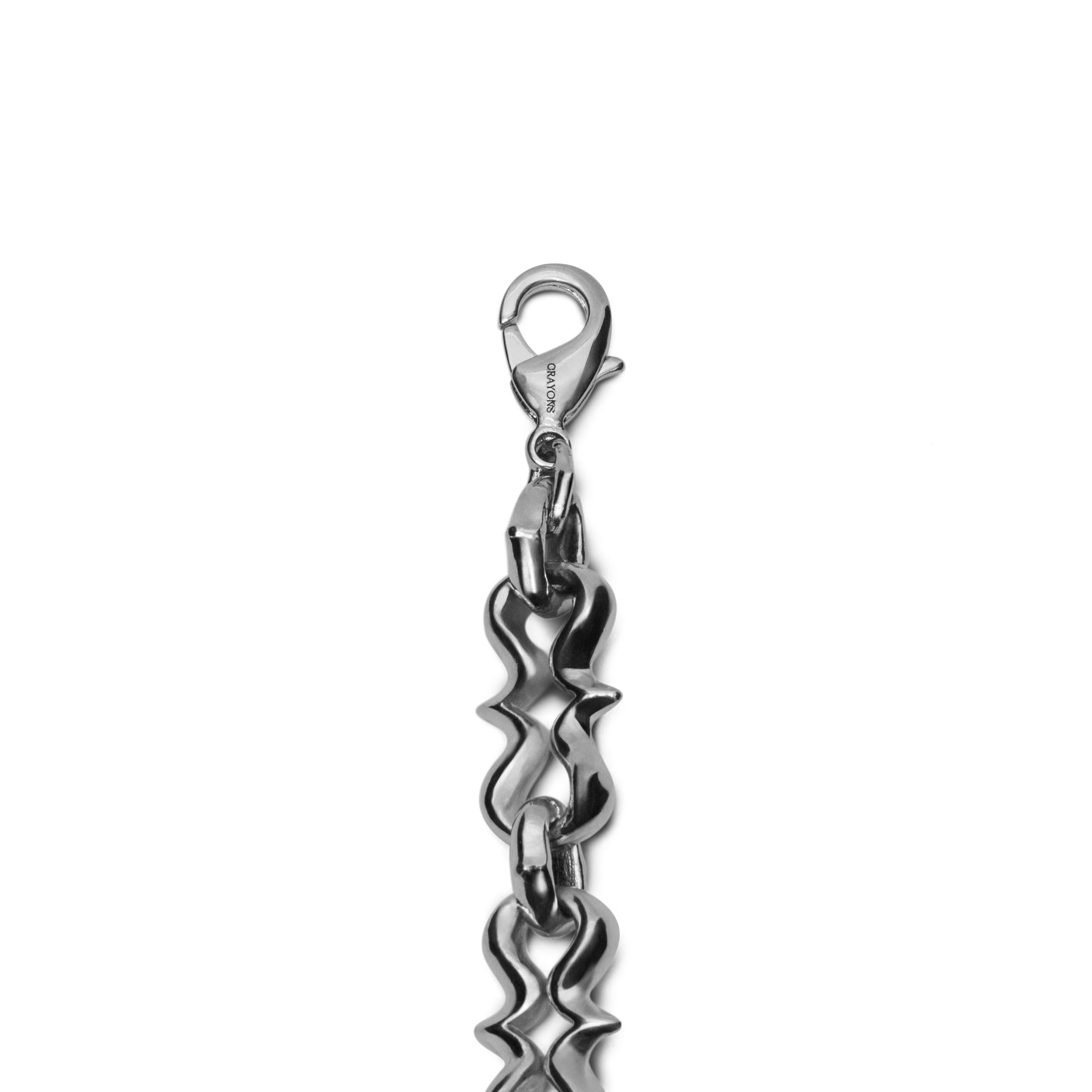 The Contemporâneo collection reinterprets our spatial and philosophical perception of the modern world through concave and convex geometric forms.
And this piece is defined by sensations of movement, dynamism, illusions, and distortions.
Bracelet in