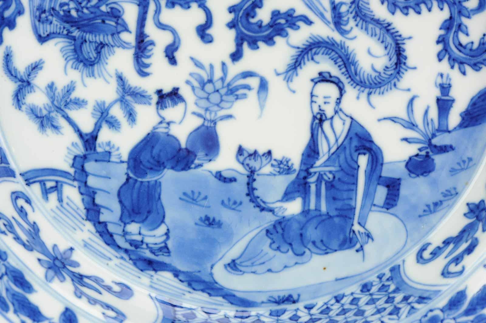 Assiette Kangxi en porcelaine chinoise Phoenix Figures Marqué Lingzhi Fungus, circa 1700 7