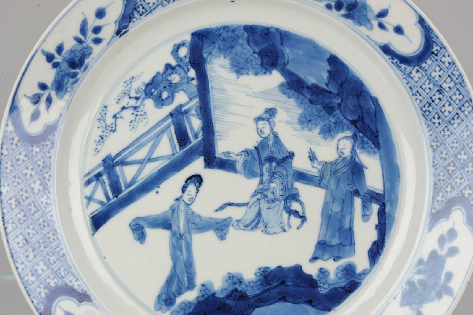 Nice blue and white porcelain plate, decorated with the well known pagode scene. Chenghua Marked at base but of Kangxi period.

Absolute top quality porcelain and painting.

Condition
Overall condition 1 line and some frits to rim and base rim.