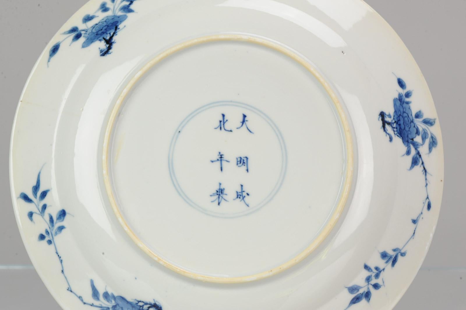 18th Century Kangxi Period Chinese Porcelain Plate Pagode Figure Chenghua Mark, circa 1700
