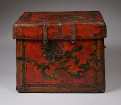 Ca. XVIIe siècle Coffre en bois, pigment minéral et ferronnerie, Tibet
