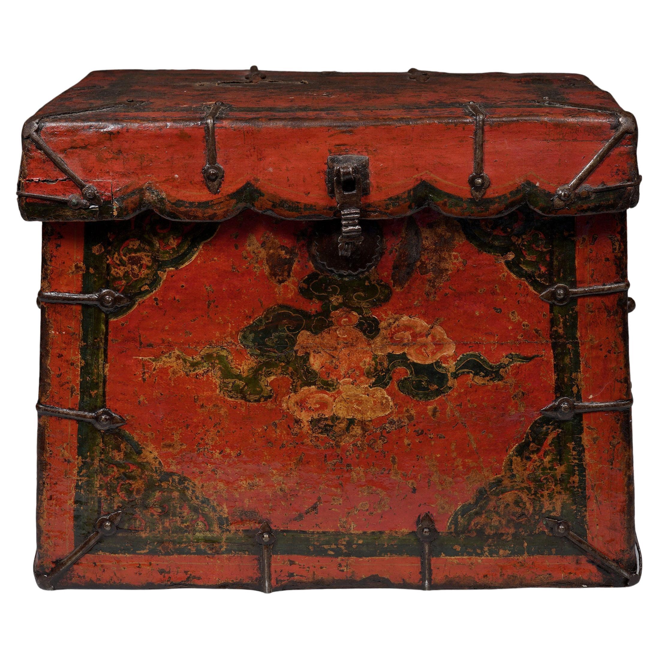 Ca. XVIIe siècle Coffre en bois, pigment minéral et ferronnerie, Tibet en vente
