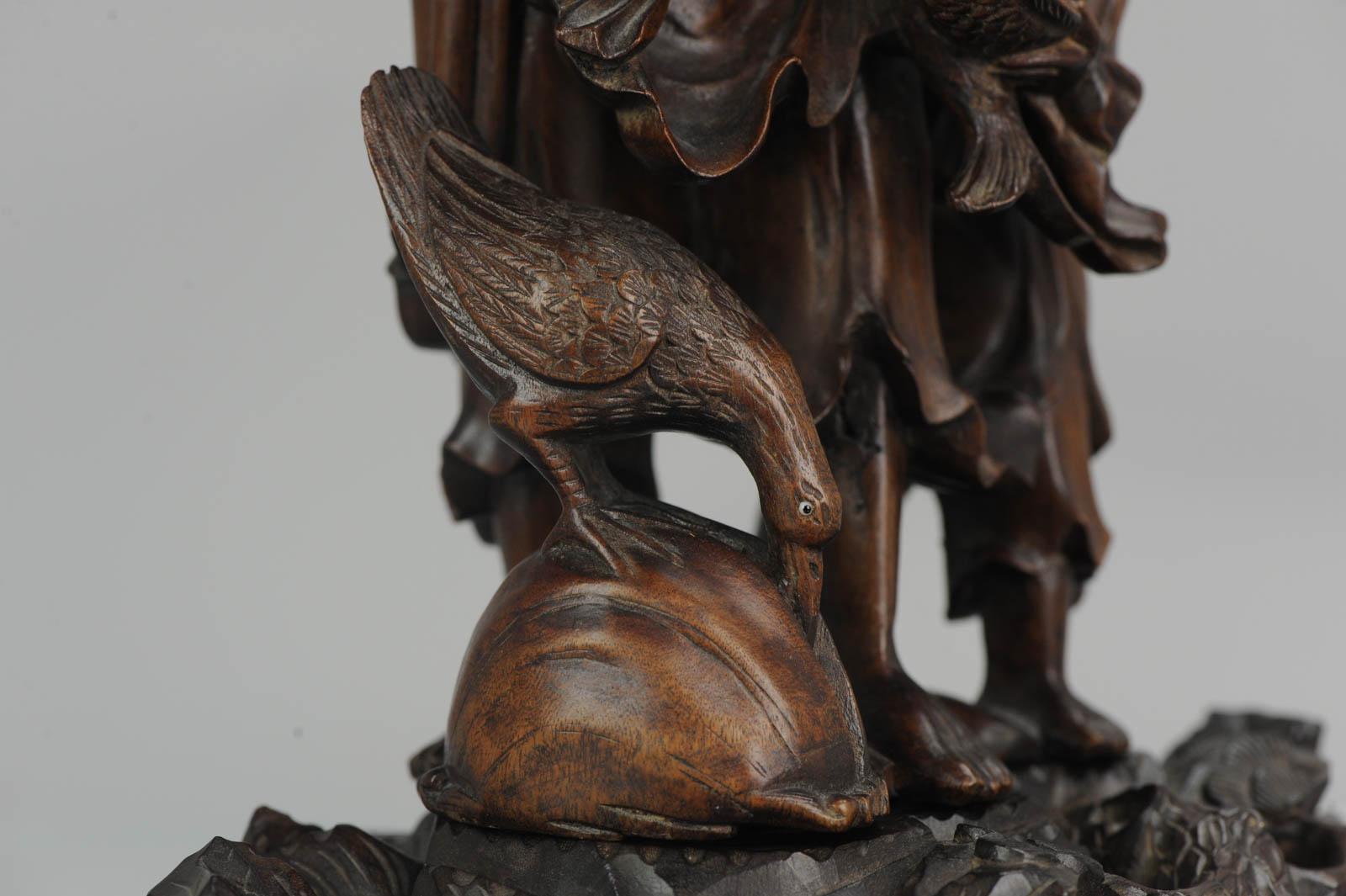 Statue chinoise en bois sculpté représentant un pêcheur:: son fils et une grue:: vers 1900 11