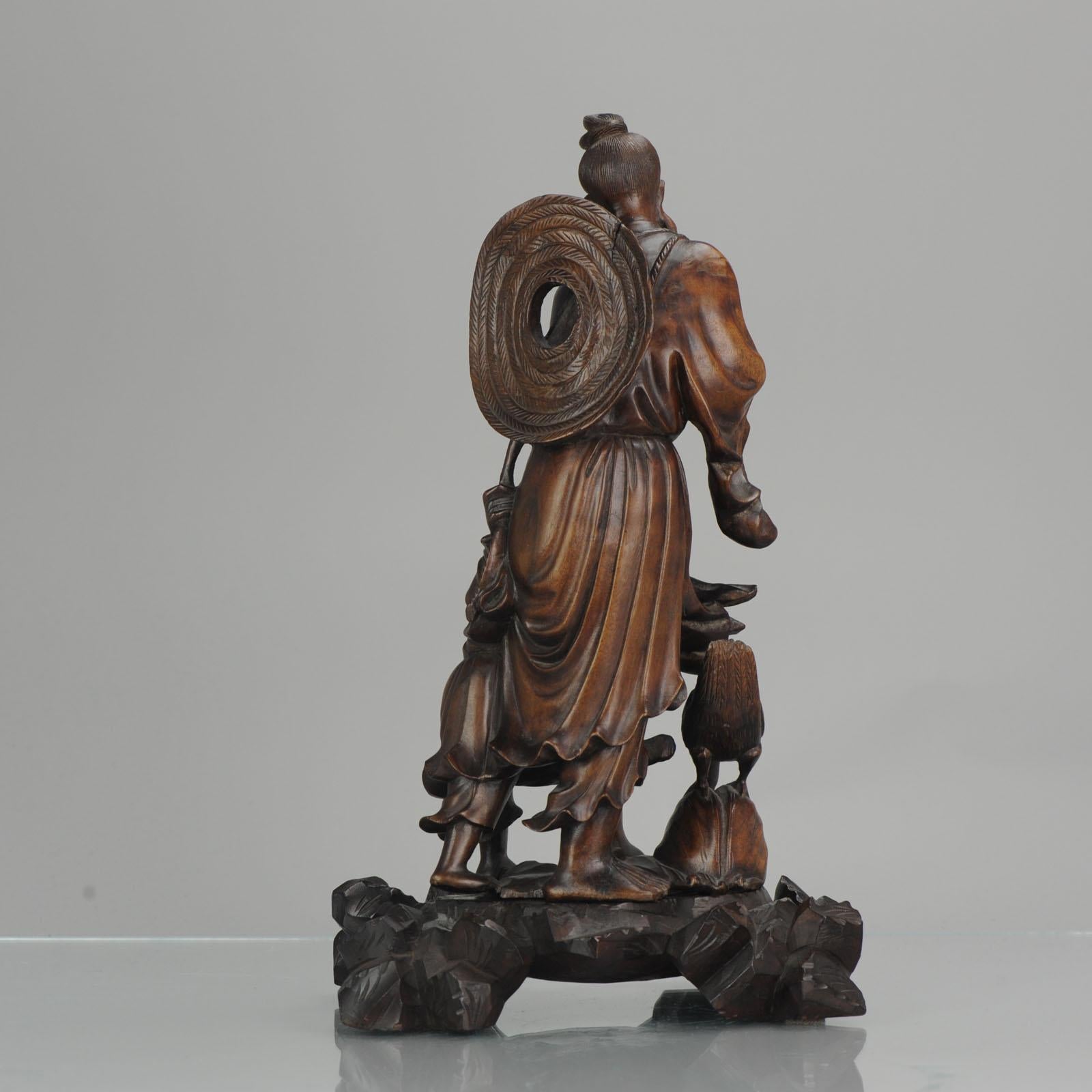 Statue chinoise en bois sculpté représentant un pêcheur:: son fils et une grue:: vers 1900 1