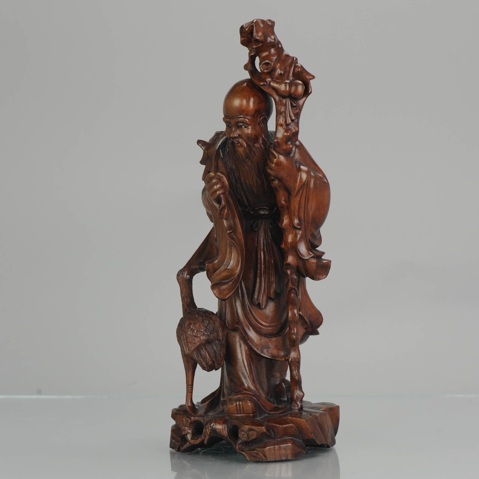 China, finely carved wooden statue. Carved with Shou Lau, Chinese longevity god and a crane (sacred bird), circa 1900.

Condition
Overall condition just some tiny age signs like small frits/cracks, barely visible at distance. Size: 315mm high