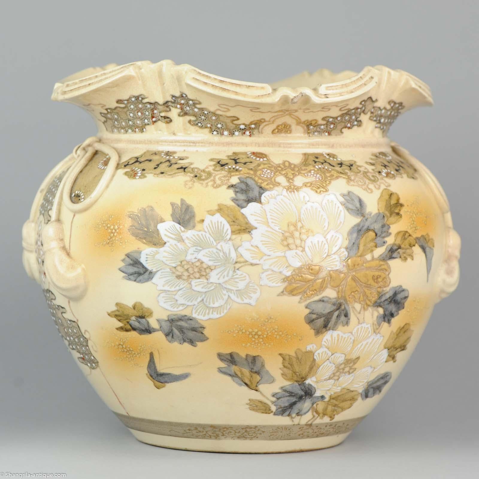 Japanese Meiji Hand Painted Satsuma Vase Pot Warriors Hunters Antique circa 1900 For Sale 4