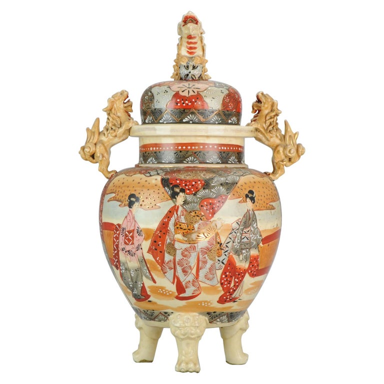 Japanese Meiji Hand Painted Satsuma Vase Pot Warriors Hunters
