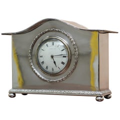 1900 Liberty & Co. London Sterling Silver Plated Archibald Knox Mantle Clock (horloge de cheminée)