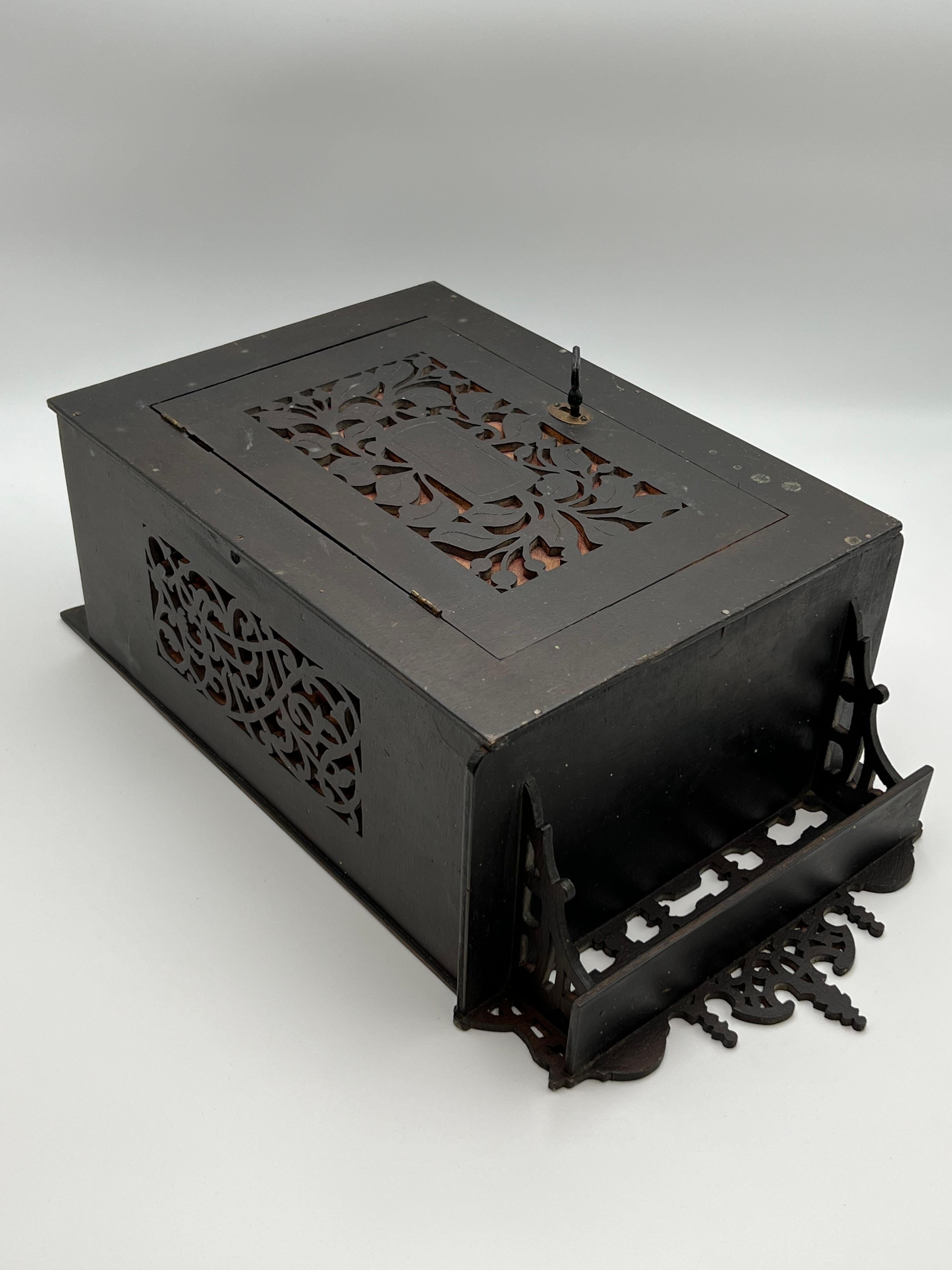 Ca. 1900 Armario colgante RÚSTICO, armario de granja de estilo rústico escandinavo Madera en venta