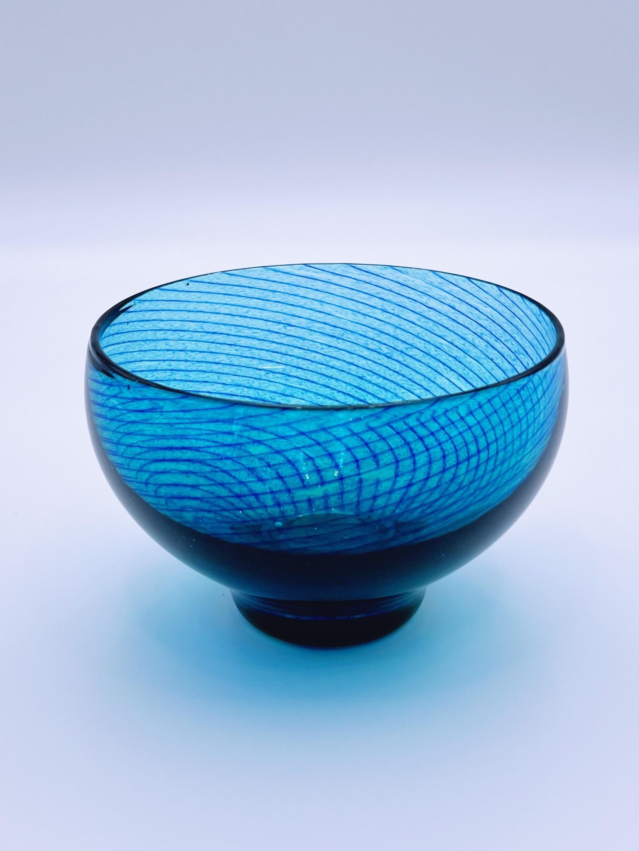 Fatto a mano ca. 1970 Johan Wilhelm Johansson(1887-1977) design ciotola in vetro artistico per Hadeland in vendita