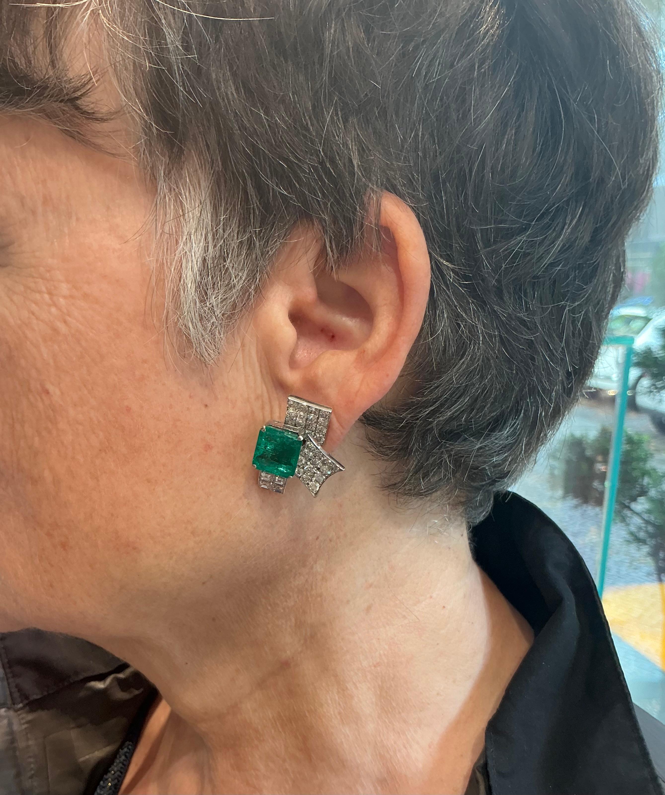 Ca. Émeraude colombienne naturelle de 8 carats  Boucles d'oreilles en or blanc avec diamants en vente 4