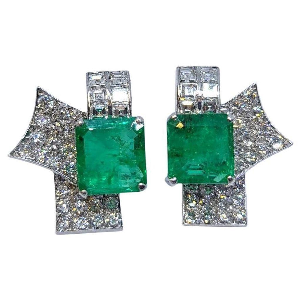 Ca. Émeraude colombienne naturelle de 8 carats  Boucles d'oreilles en or blanc avec diamants Excellent état - En vente à Berlin, DE