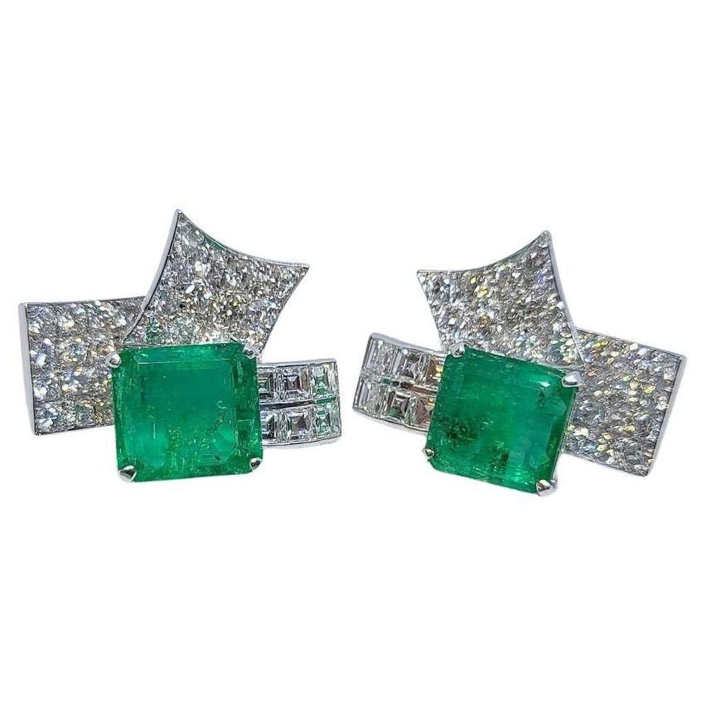 Ca. Émeraude colombienne naturelle de 8 carats  Boucles d'oreilles en or blanc avec diamants Pour femmes en vente