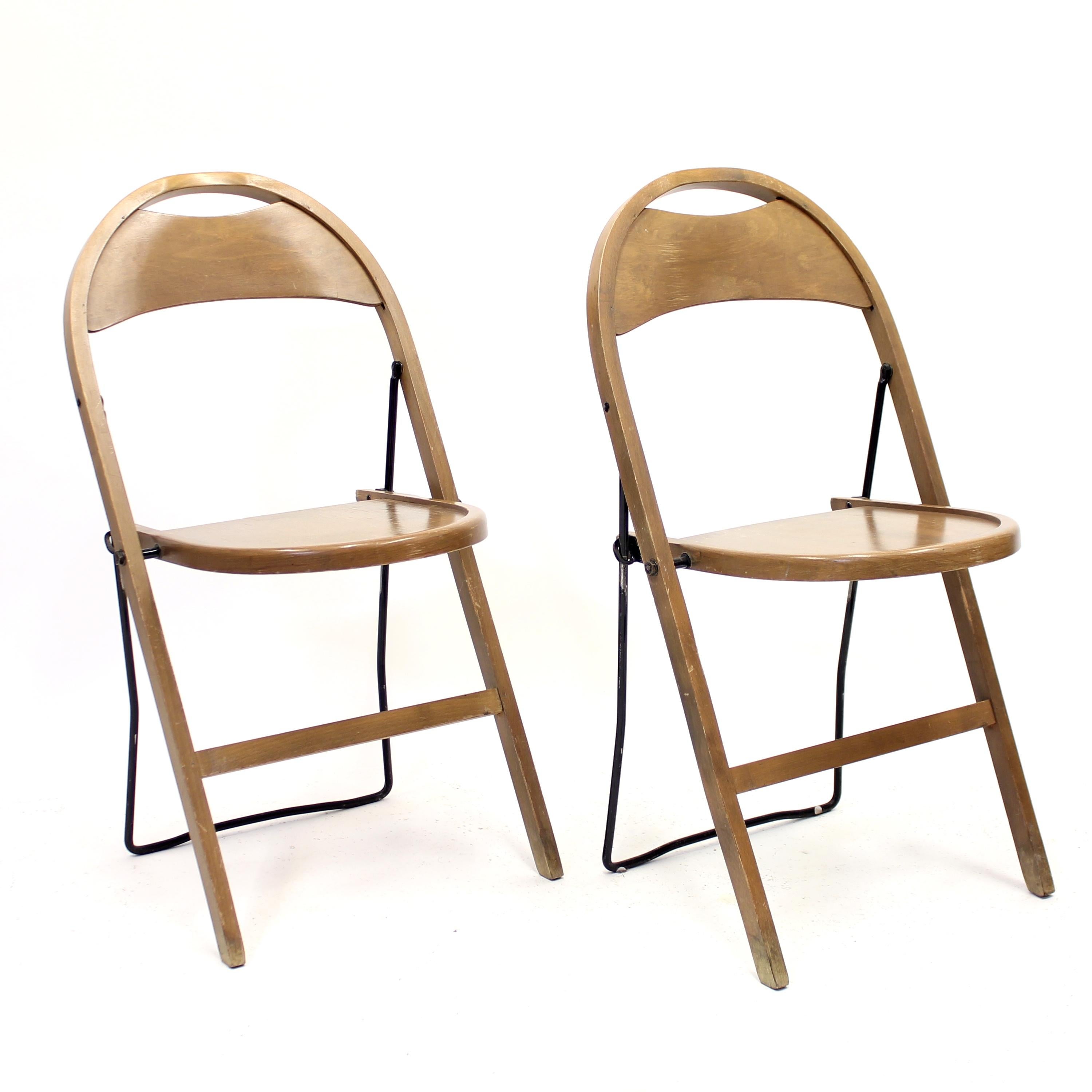 Pair of folding chairs designed by C.A Buffington in the 1930s for Swedish manufacturer Gemla in the 1950s. This model is also sometimes attributed to Swedish designer Uno Åhrén who have done a few things for Gemla over the years. Seat, back and