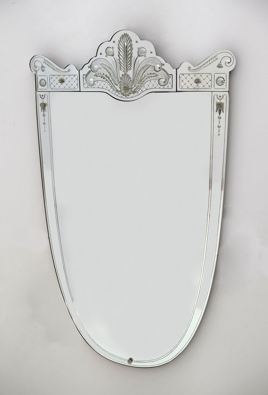 Beautiful Murano glass mirror, French style, all bevelled, engraved. Sculpted and polished entirely by hand, the silvering in pure silver performed following the ancient formulas of Venetian mirrors. The mirror is carved with floral and geometric