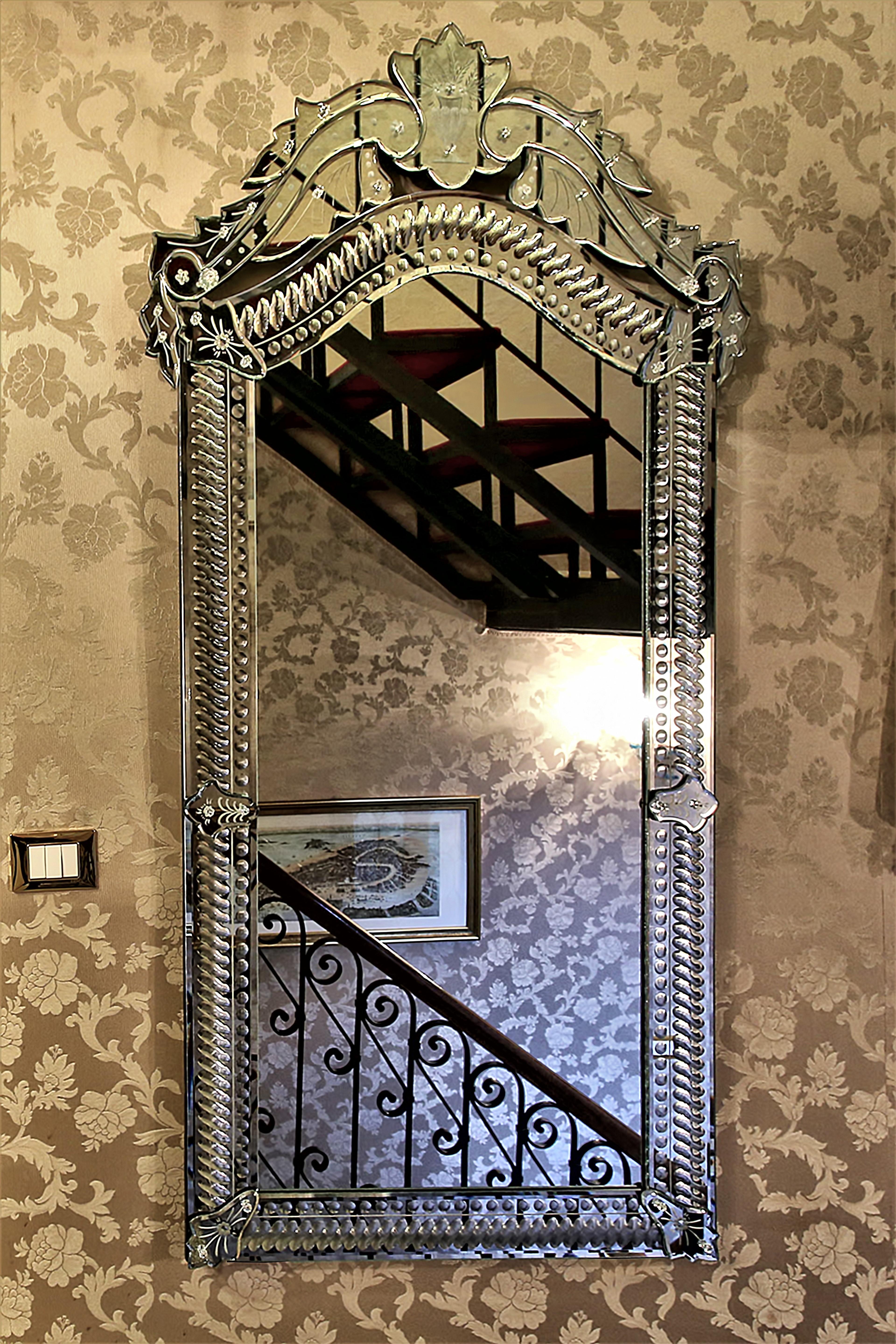 Autre Miroir en verre de Murano « CA' DARIO », style français 800 par Fratelli Tosi, fabriqué à la main en vente