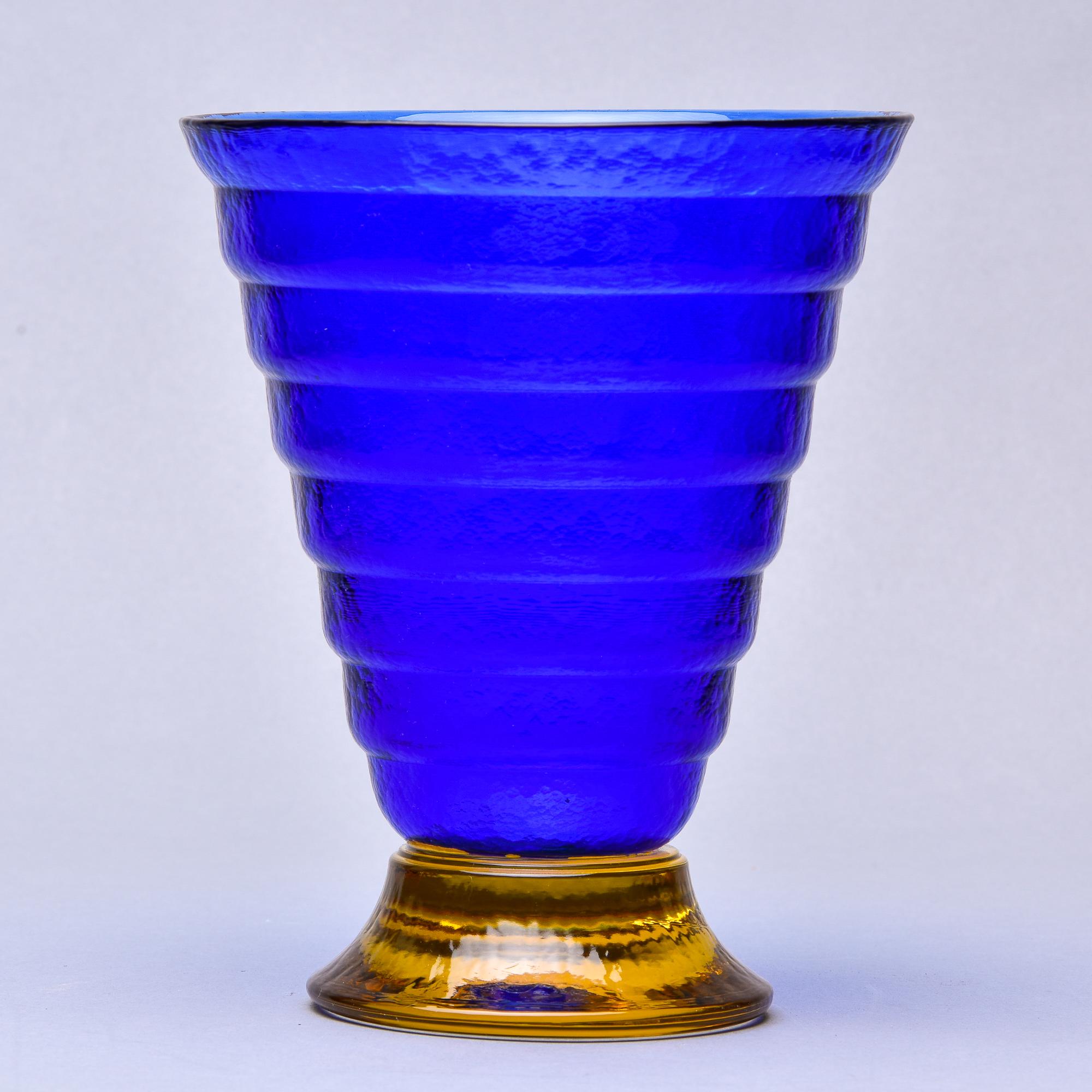 Ca Dei Vetrai Murano Deep Blue Glass Vase with Gold Base In Excellent Condition For Sale In Troy, MI