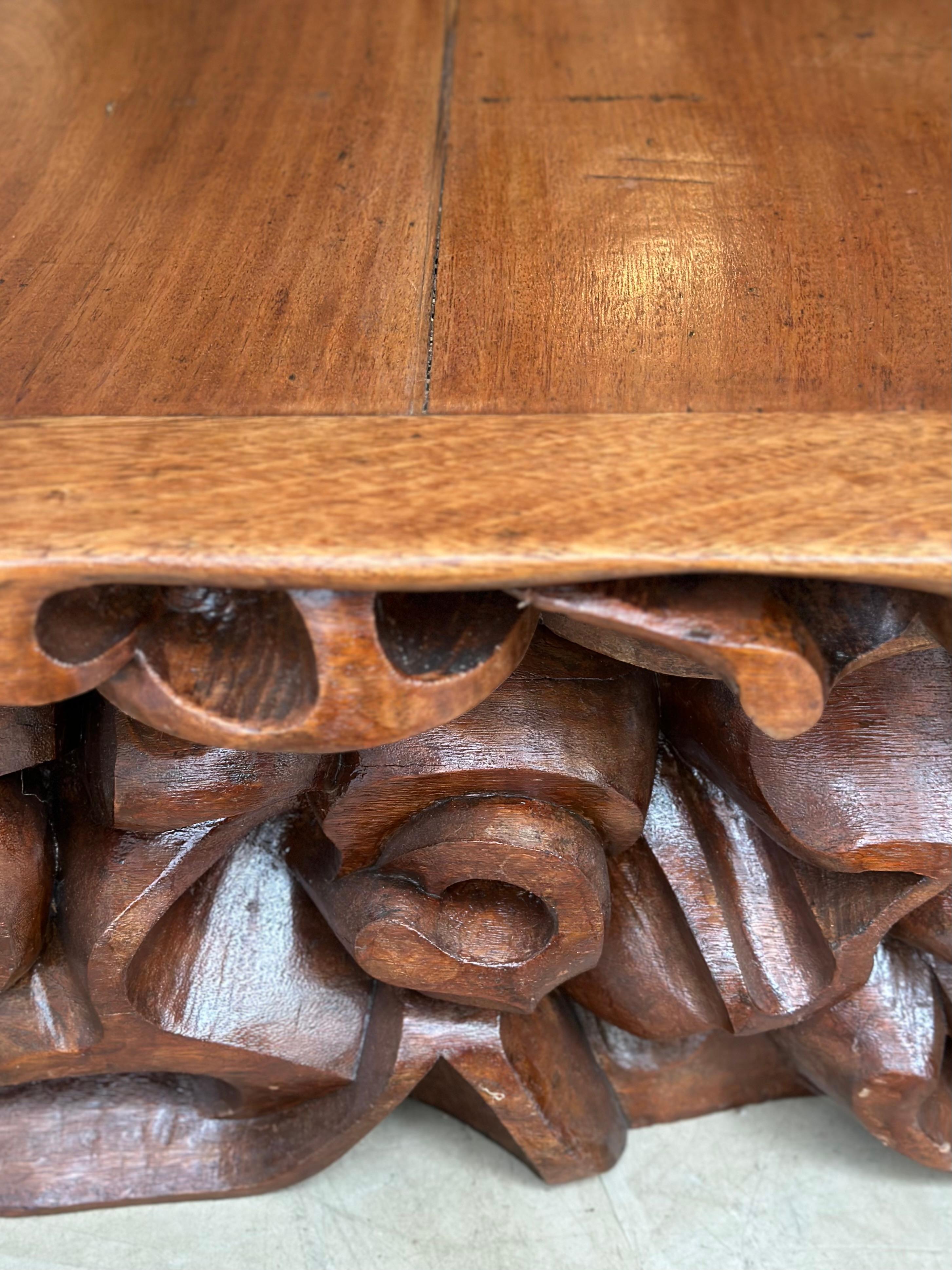 C.A Paudalho. Artisan Mitteltisch aus Wood (Holz) im Angebot