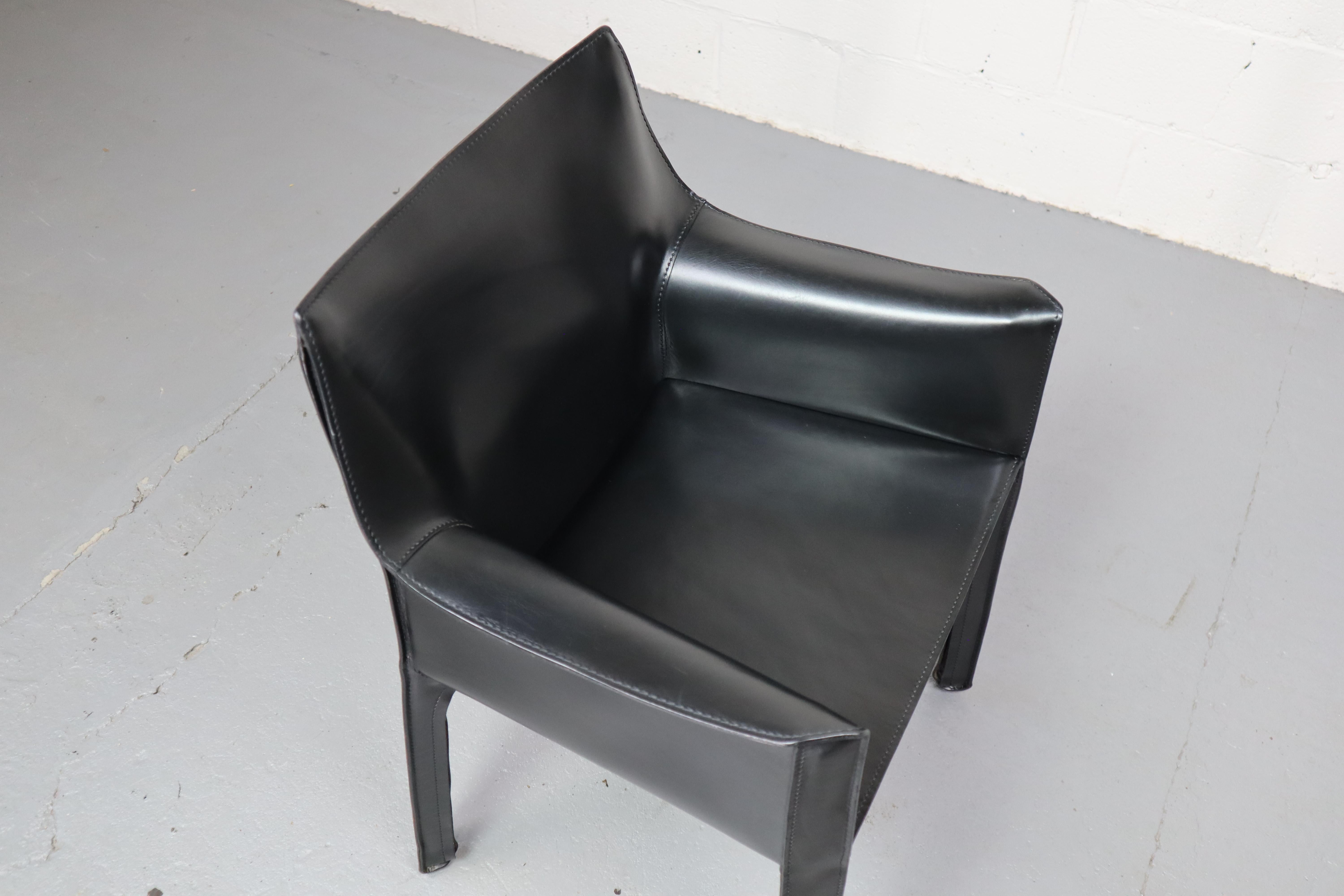 Cab 413 armchairs in black leather by Mario Bellini for Cassina 5