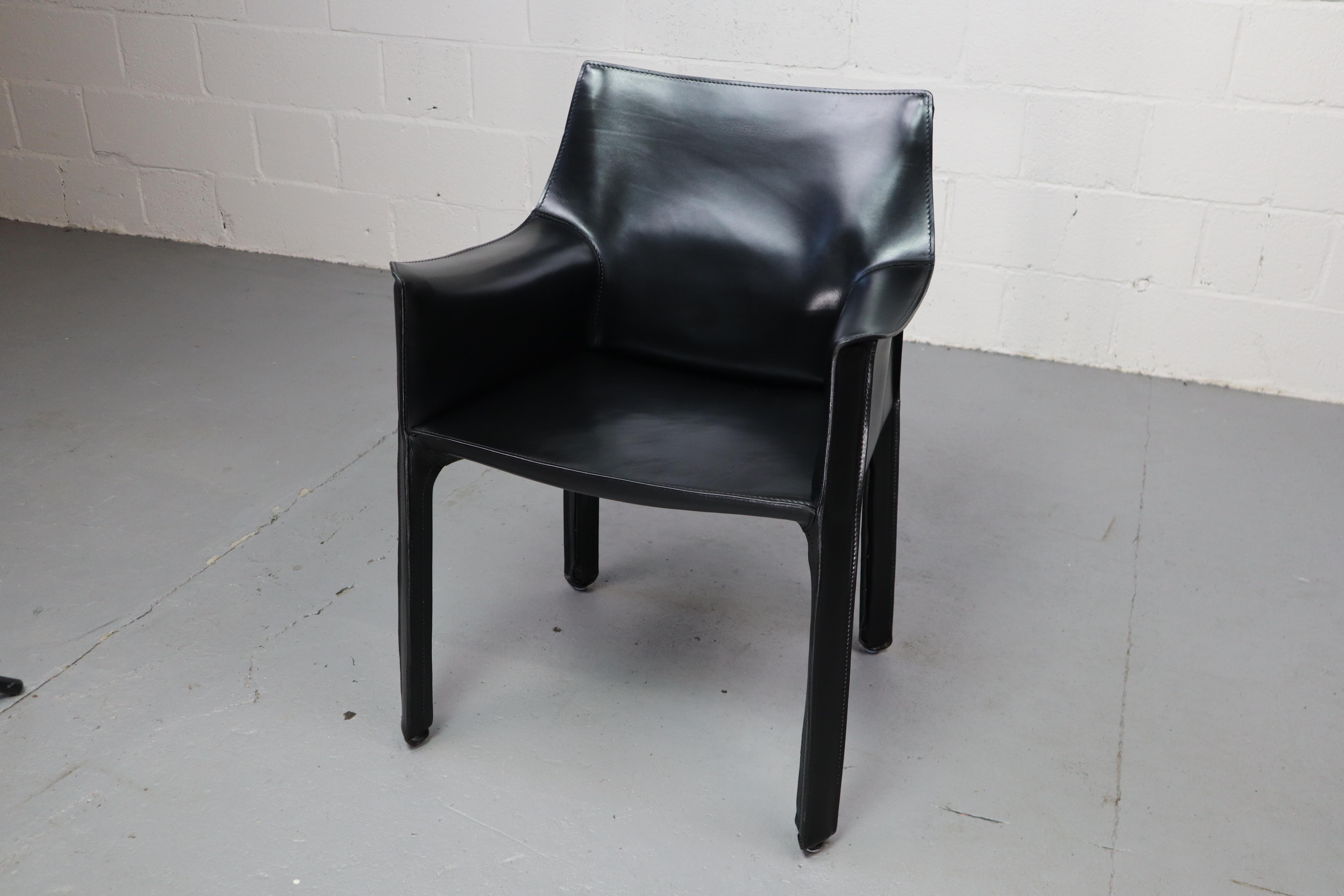 Cab 413 armchairs in black leather by Mario Bellini for Cassina In Good Condition In Langemark-Poelkapelle, BE