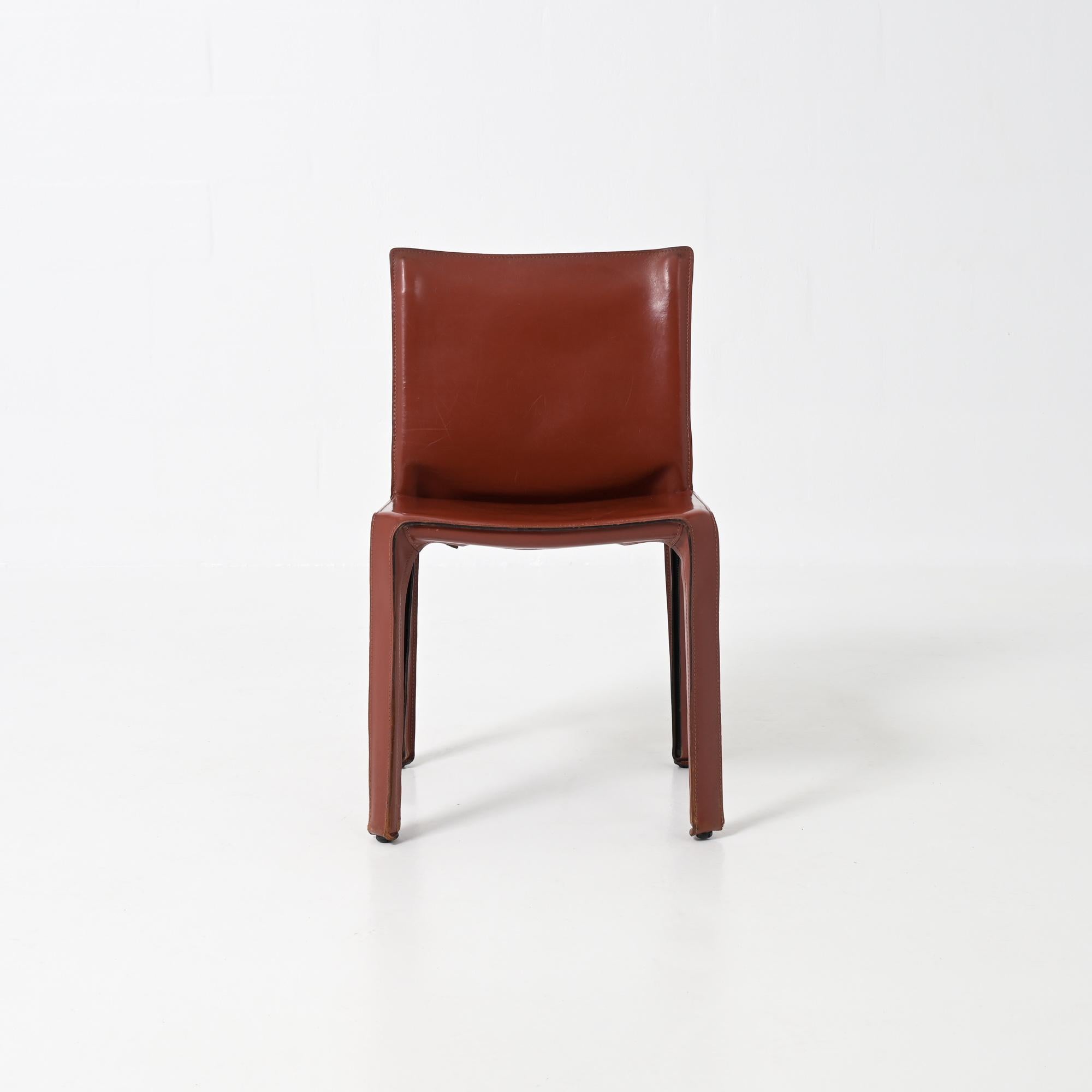 The CAB chair was designed by Mario Bellini in 1977 for Cassina, Italy. Mario Bellini (1935) is an Italian designer and architect.

The chair has a skeleton in tubular steel and the stretched, stitched leather is fastened to the frame with four