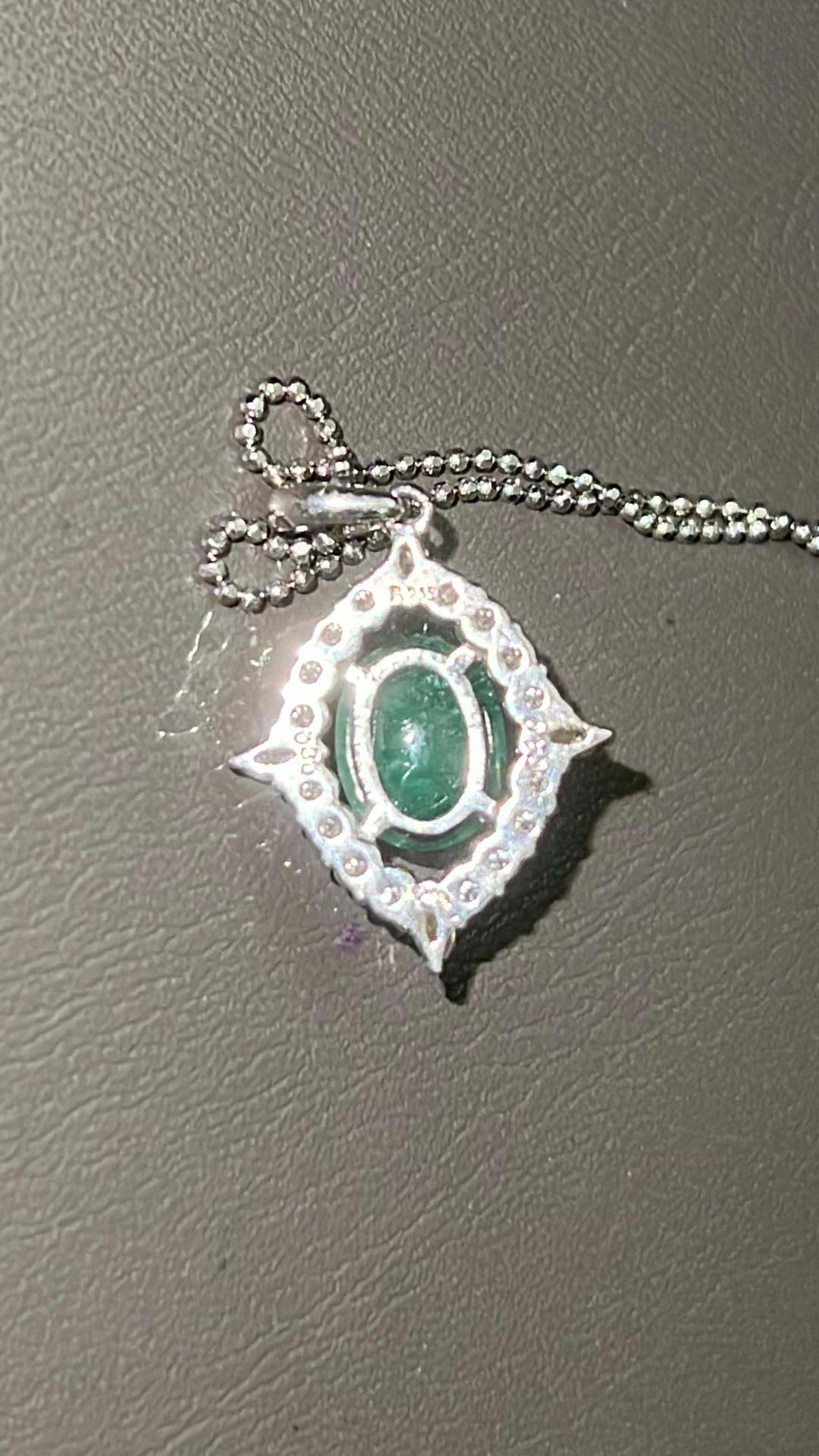 Cab Emerald 3.25 Carat and Diamonds Platinum Pendant w/ Necklace In New Condition For Sale In kowloon, Kowloon