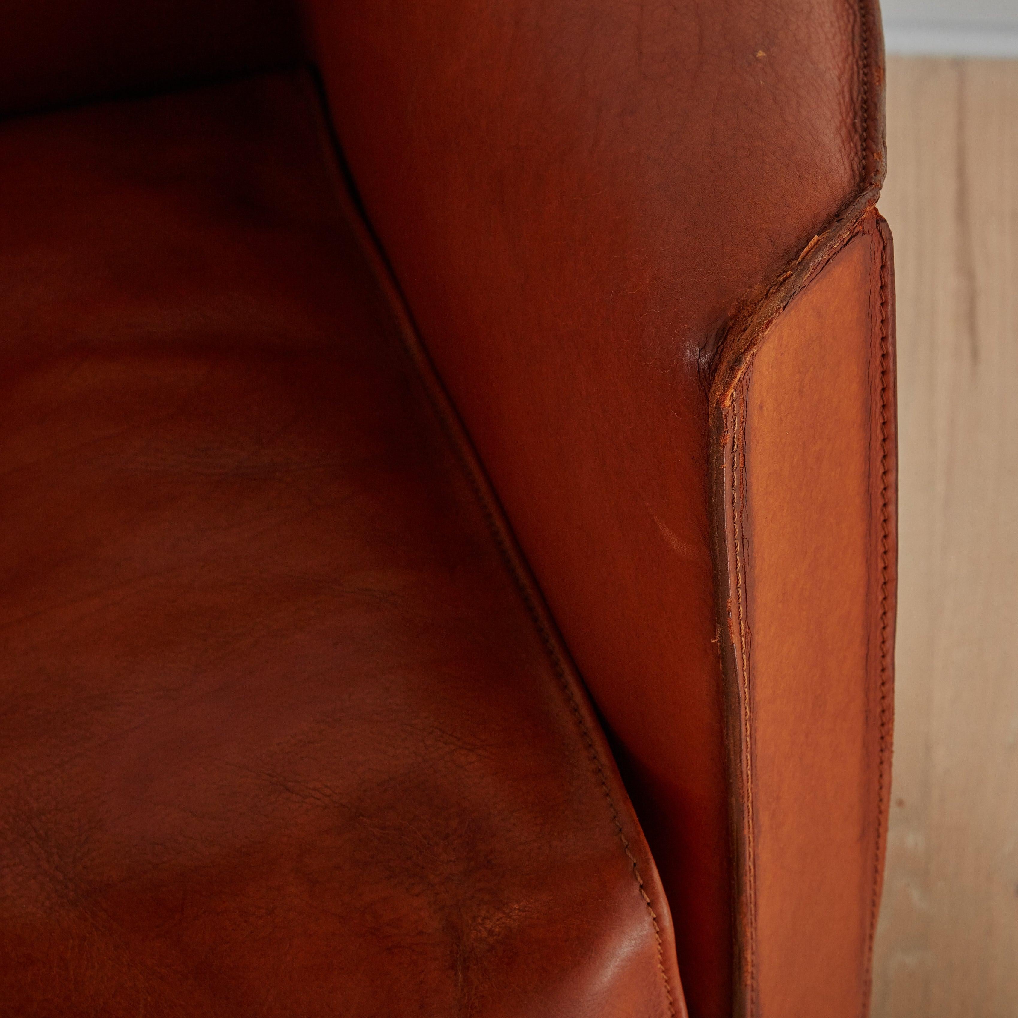 Italian Cab' Loveseat in Original Leather by Mario Bellini for Cassina, Italy 1977 For Sale