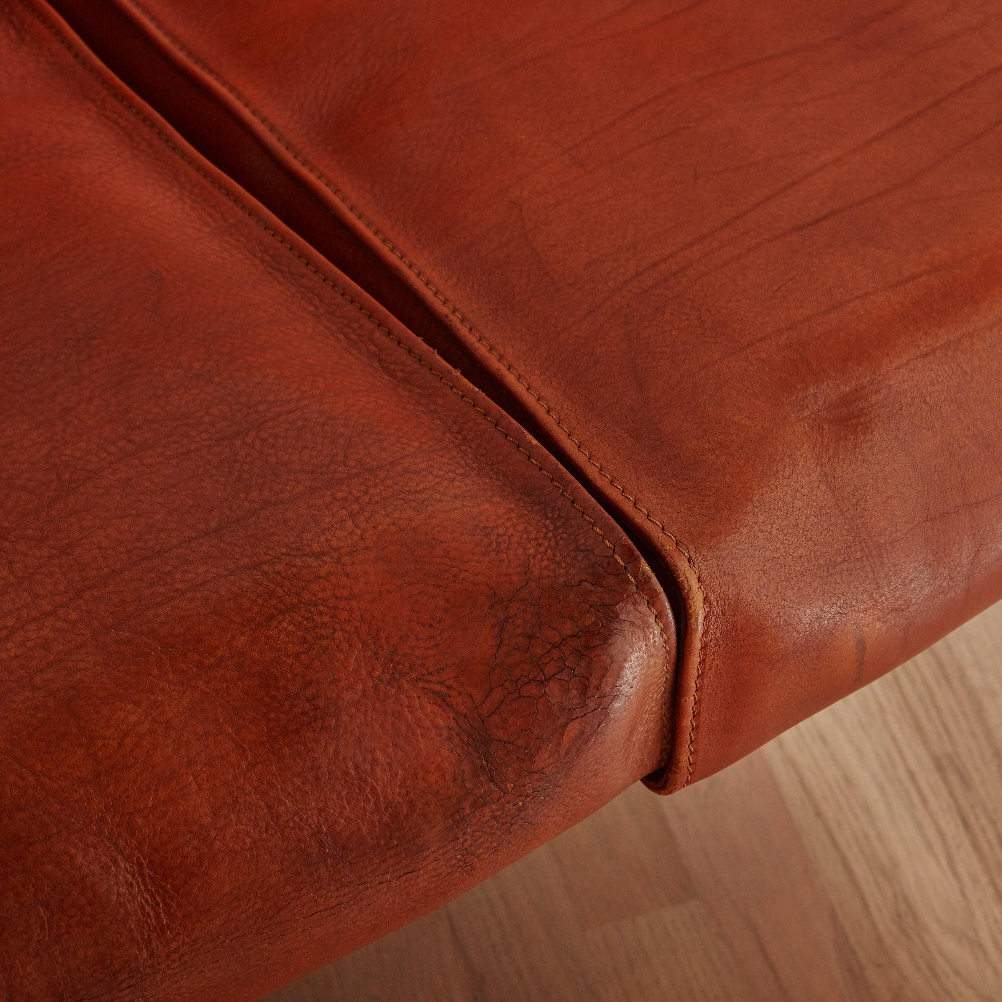 Cab' Loveseat in Original Leather by Mario Bellini for Cassina, Italy 1977 In Excellent Condition For Sale In Chicago, IL