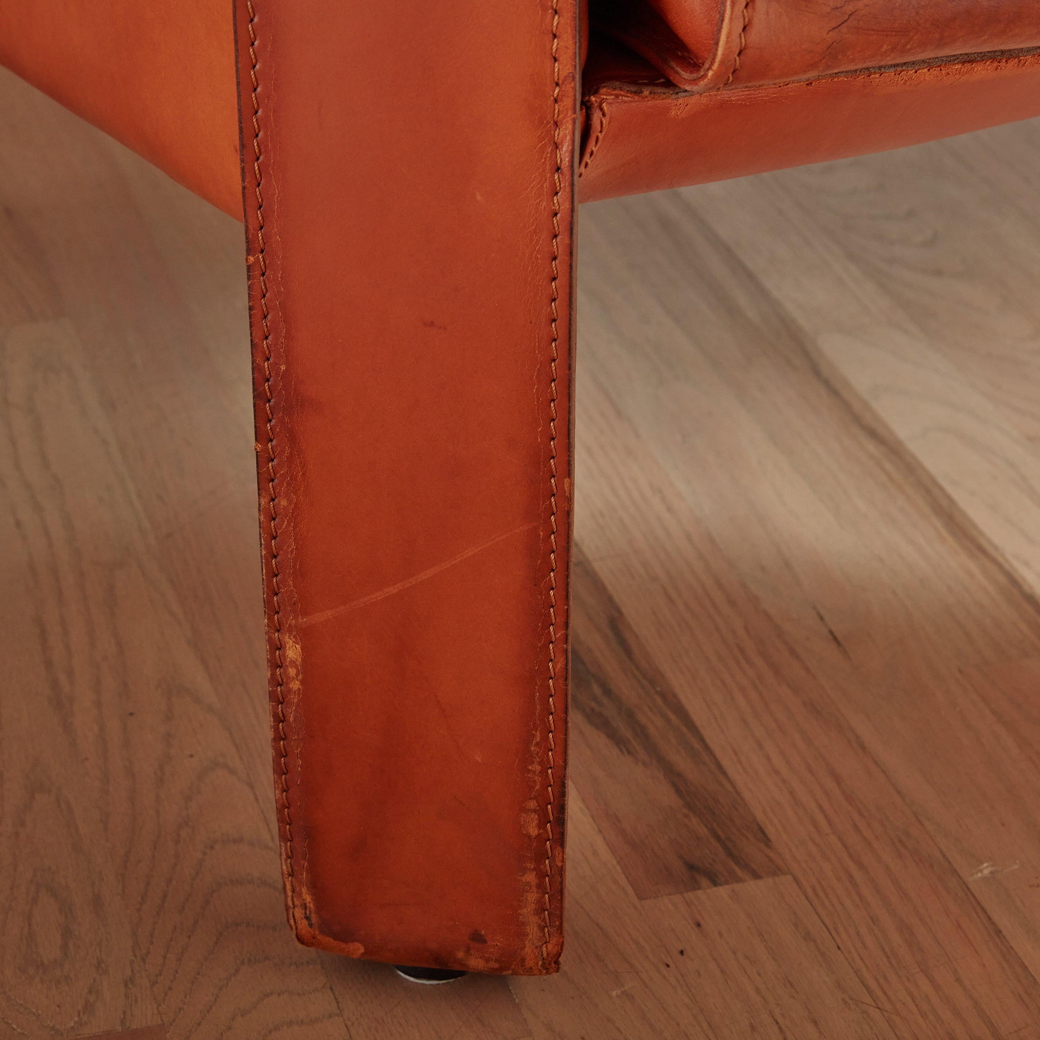 Late 20th Century Cab' Loveseat in Original Leather by Mario Bellini for Cassina, Italy 1977 For Sale