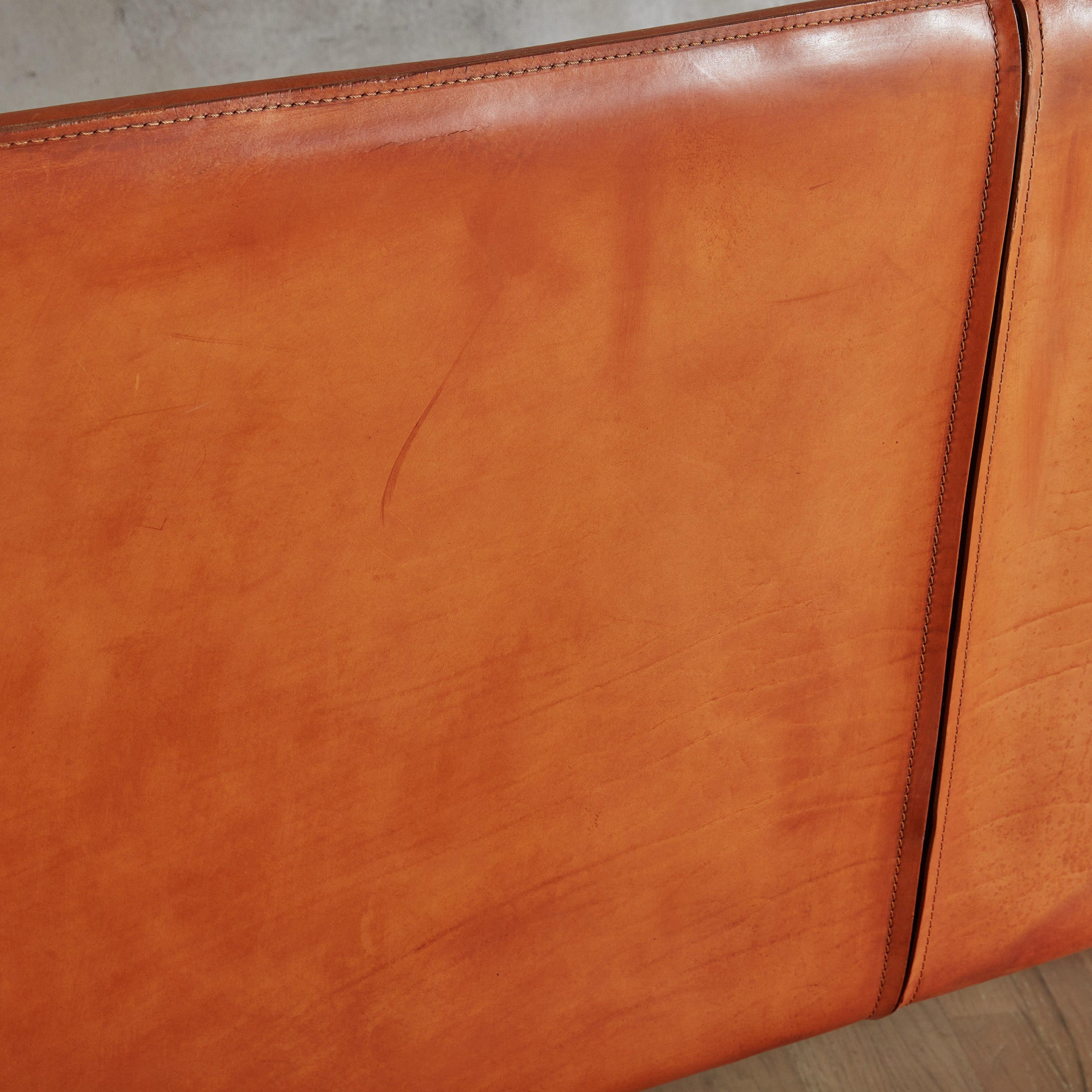 Cab' Loveseat in Original Leather by Mario Bellini for Cassina, Italy 1977 For Sale 3