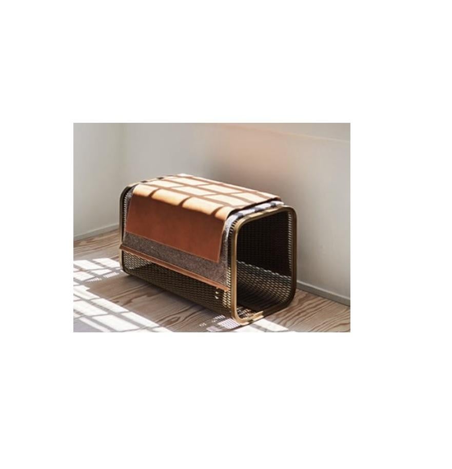 Caballito Blanco Petit Tabouret en cuir et tissu par Oscar Maschera
Dimensions : 37 x 40 x 43 cm : D 37 x L 40 x H 43 cm.
MATERIAL : Cuir, acier, époxy et tissu.

Disponible en différentes tailles et matériaux. Les prix et les dimensions peuvent