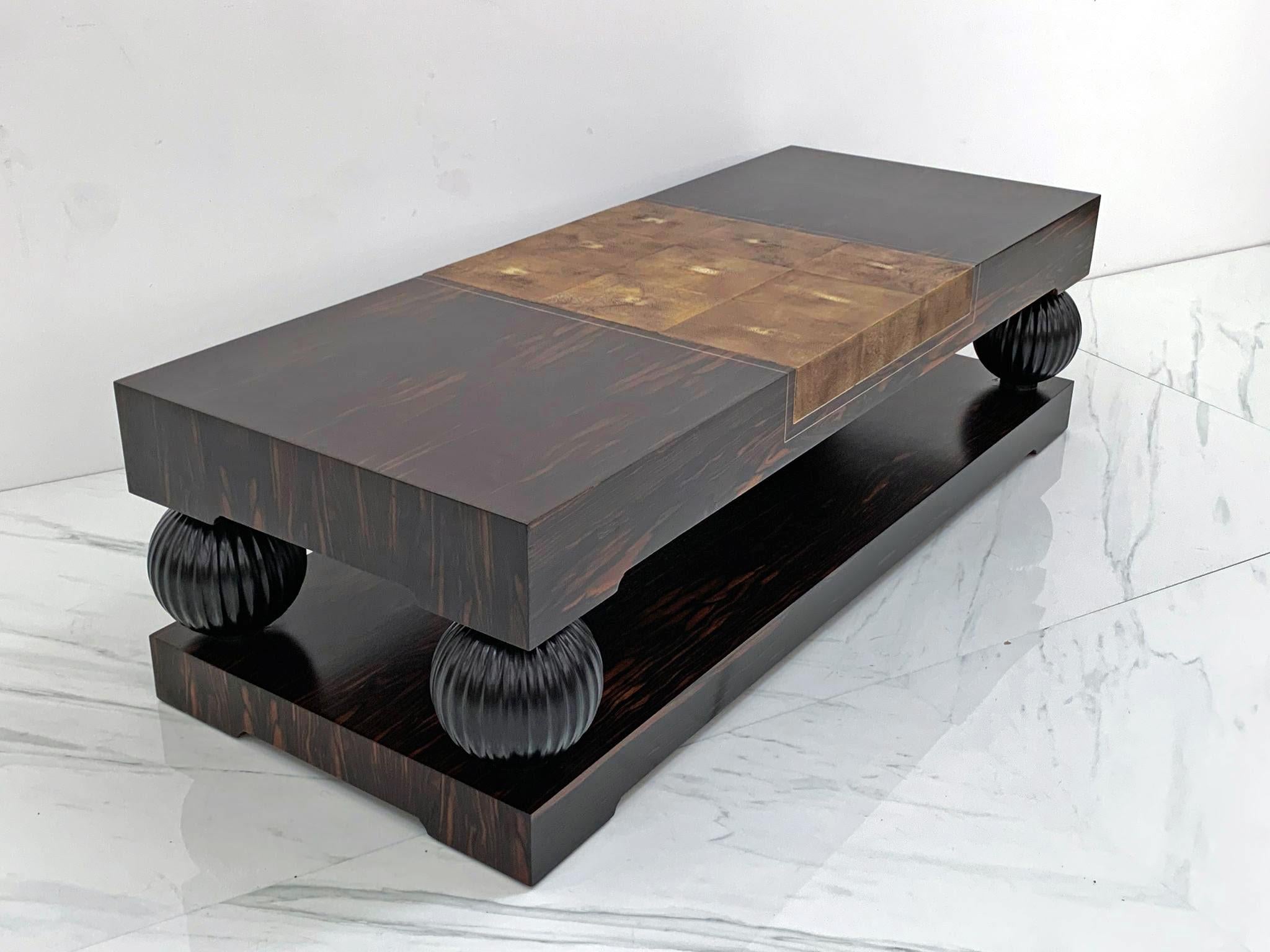Mesa baja Cabanel Basse-Boule Piel de zapa de Macassar Según Émile-Jacques Ruhlmann Art Decó en venta