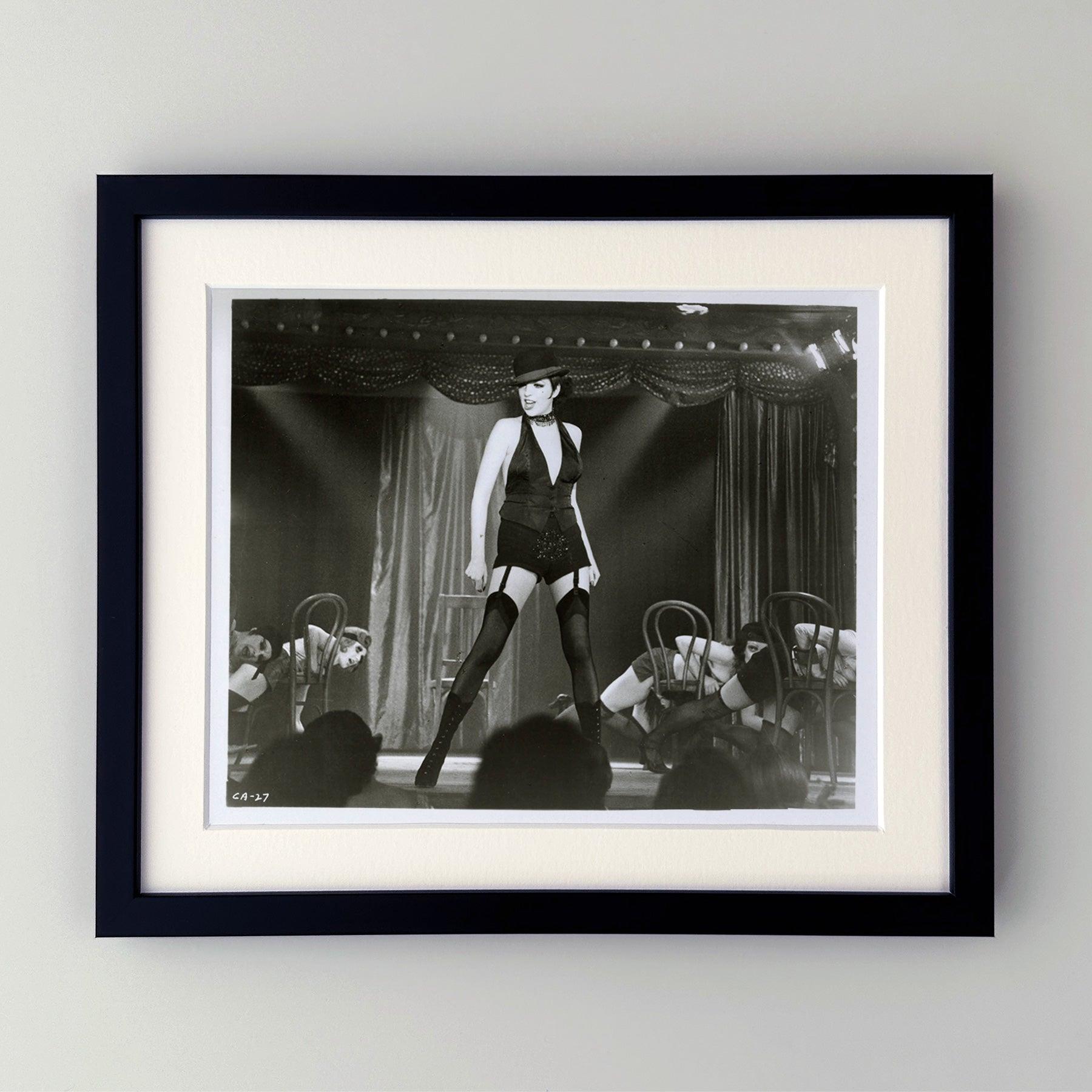  Fotogramma pubblicitario originale 8x10 pollici per Cabaret (1972) con Liza Minnelli nel ruolo di Sally Bowles. 

Le foto pubblicitarie (film/produzione) sono state create per aiutare gli studios a promuovere i loro nuovi film. Le foto sono state