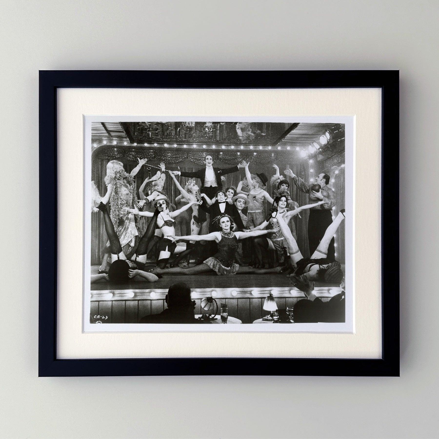  Original 8x10 Zoll Werbefilm Filmstill für Cabaret (1972). 

Werbefotos (Film/Produktion) wurden erstellt, um die Studios bei der Werbung für ihre neuen Filme zu unterstützen. Die Standbilder wurden den Pressemappen beigefügt und bei