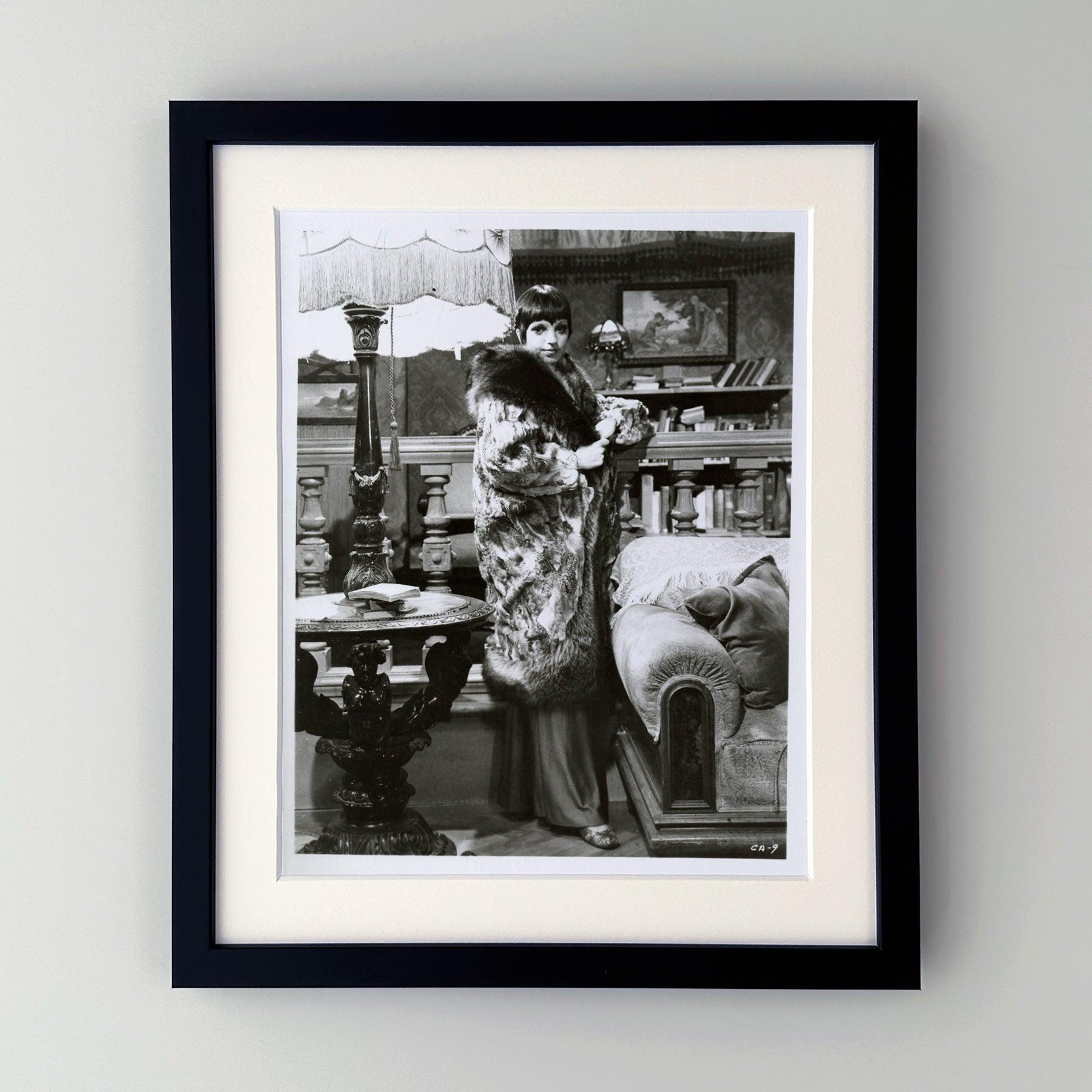  Fotogramma pubblicitario originale 8x10 pollici per Cabaret (1972) con Liza Minnelli nel ruolo di Sally Bowles. 

Le foto pubblicitarie (film/produzione) sono state create per aiutare gli studios a promuovere i loro nuovi film. Le foto sono state