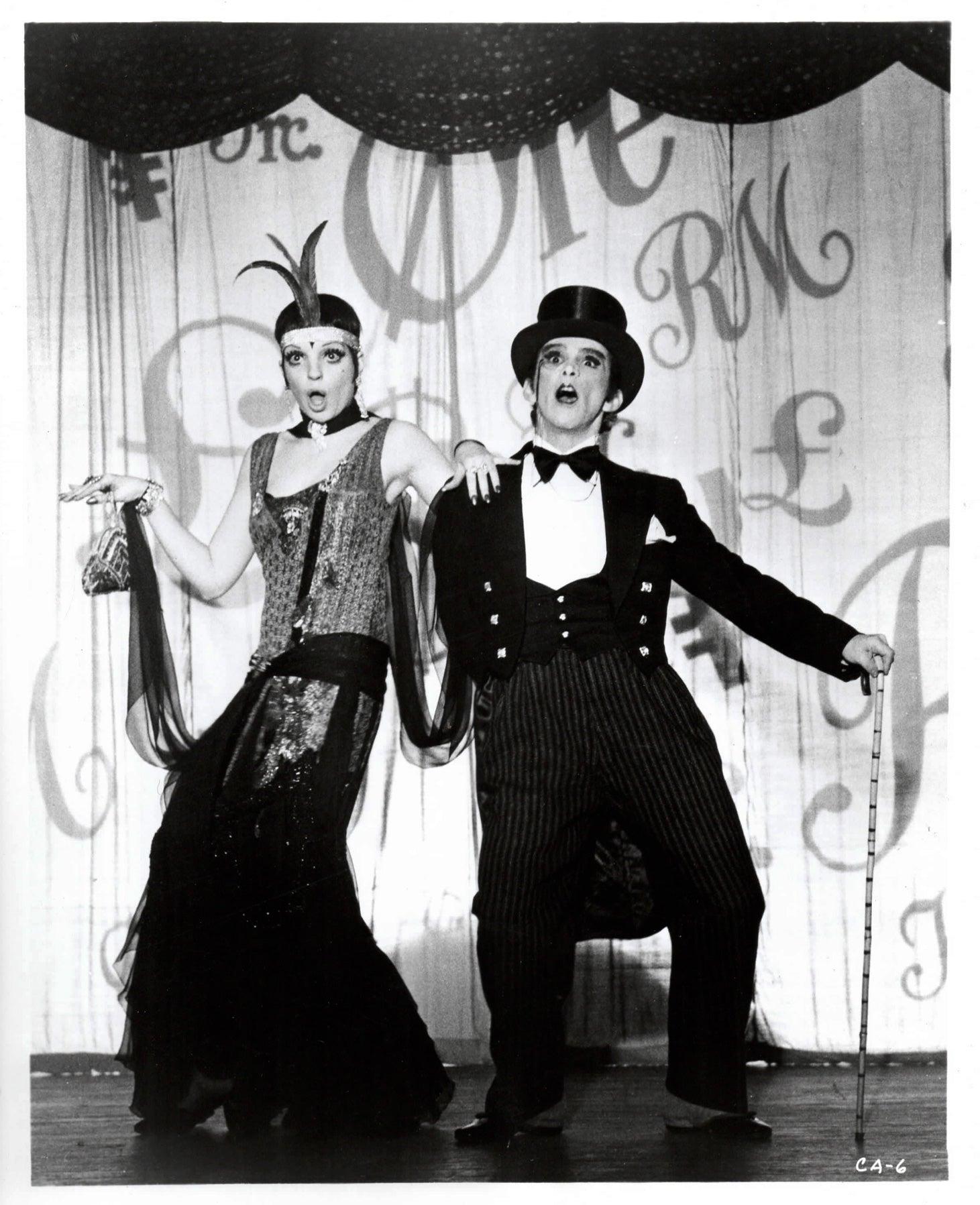 Cabaret 1972 Pressewerbung Film Filmstill gerahmt im Zustand „Hervorragend“ im Angebot in Bath, Somerset