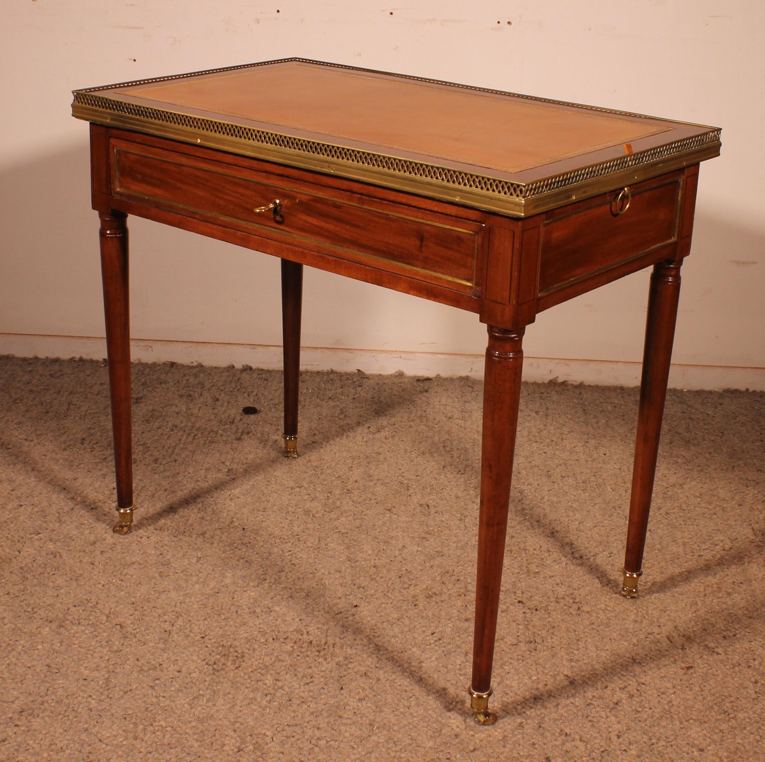 XVIIIe siècle et antérieur Cabaret Table In Cuban Mahogany, Louis XVI Period en vente