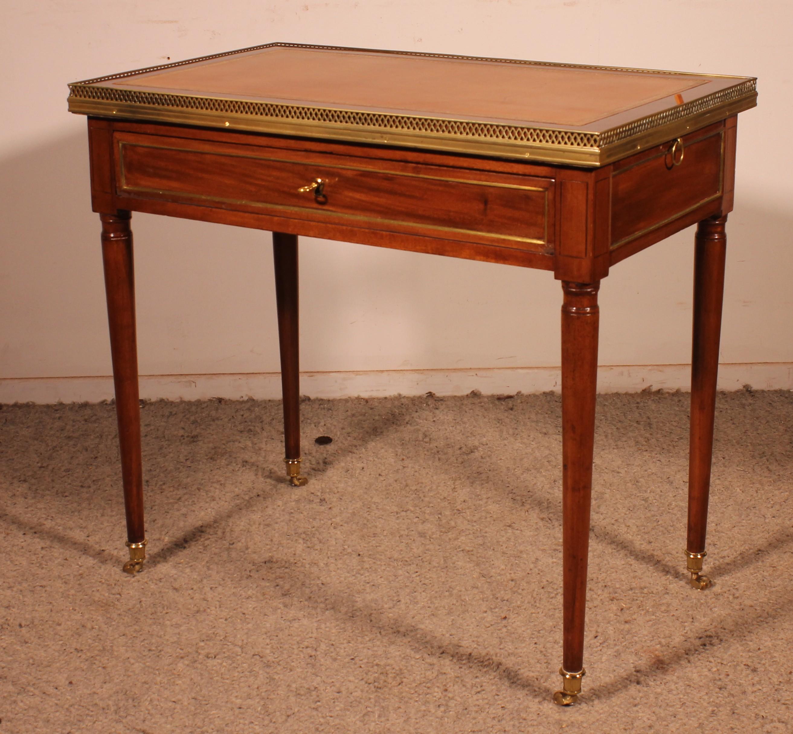 Cabaret Table In Cuban Mahogany, Louis XVI Period en vente 3