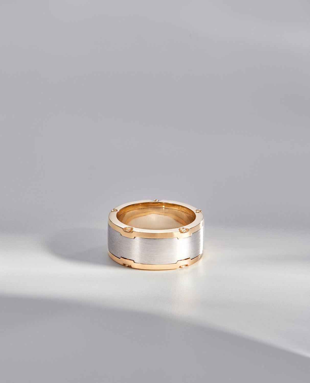 CABARRUS Zweifarbiger Ring aus 14k Gelb- und Weißgold - breite Version für Damen oder Herren