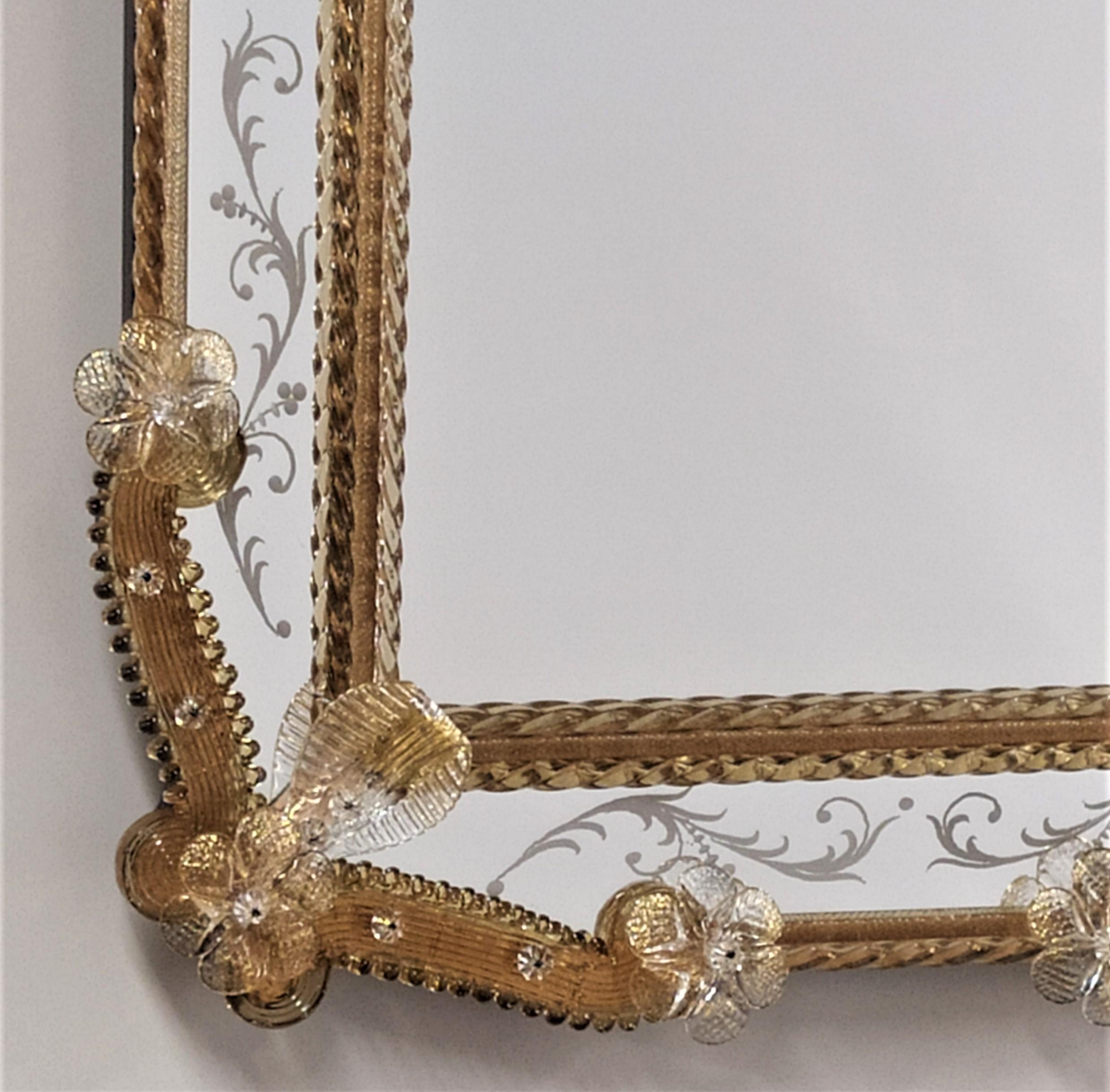 Specchio in vetro di Murano in Stile Veneziano, specchio realizzato su disegno dei Fratelli Tosi Murano, interamente lavorato a mano secondo le tecniche degli antichi 