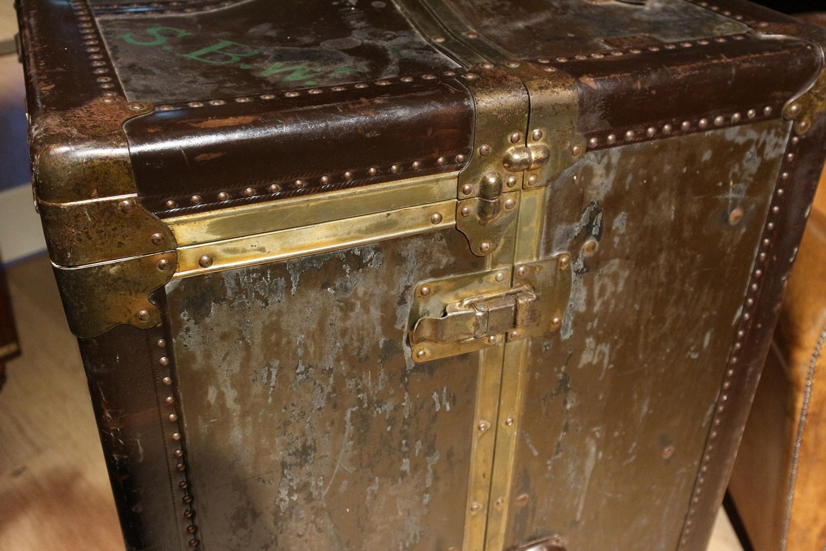 Cabin Trunk from the 1930s In Fair Condition For Sale In Eindhoven, NL
